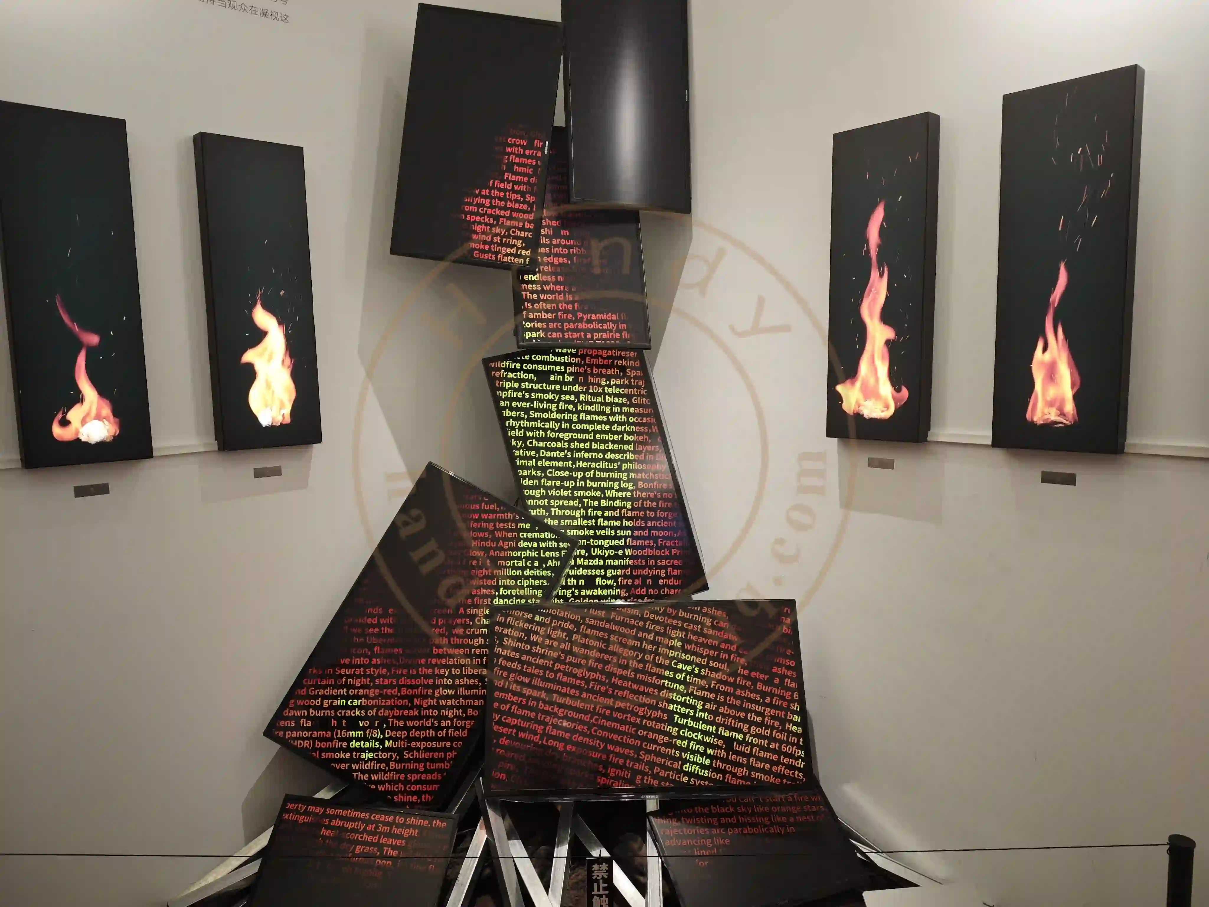 <h2 class='text-xl text-white'></h2>