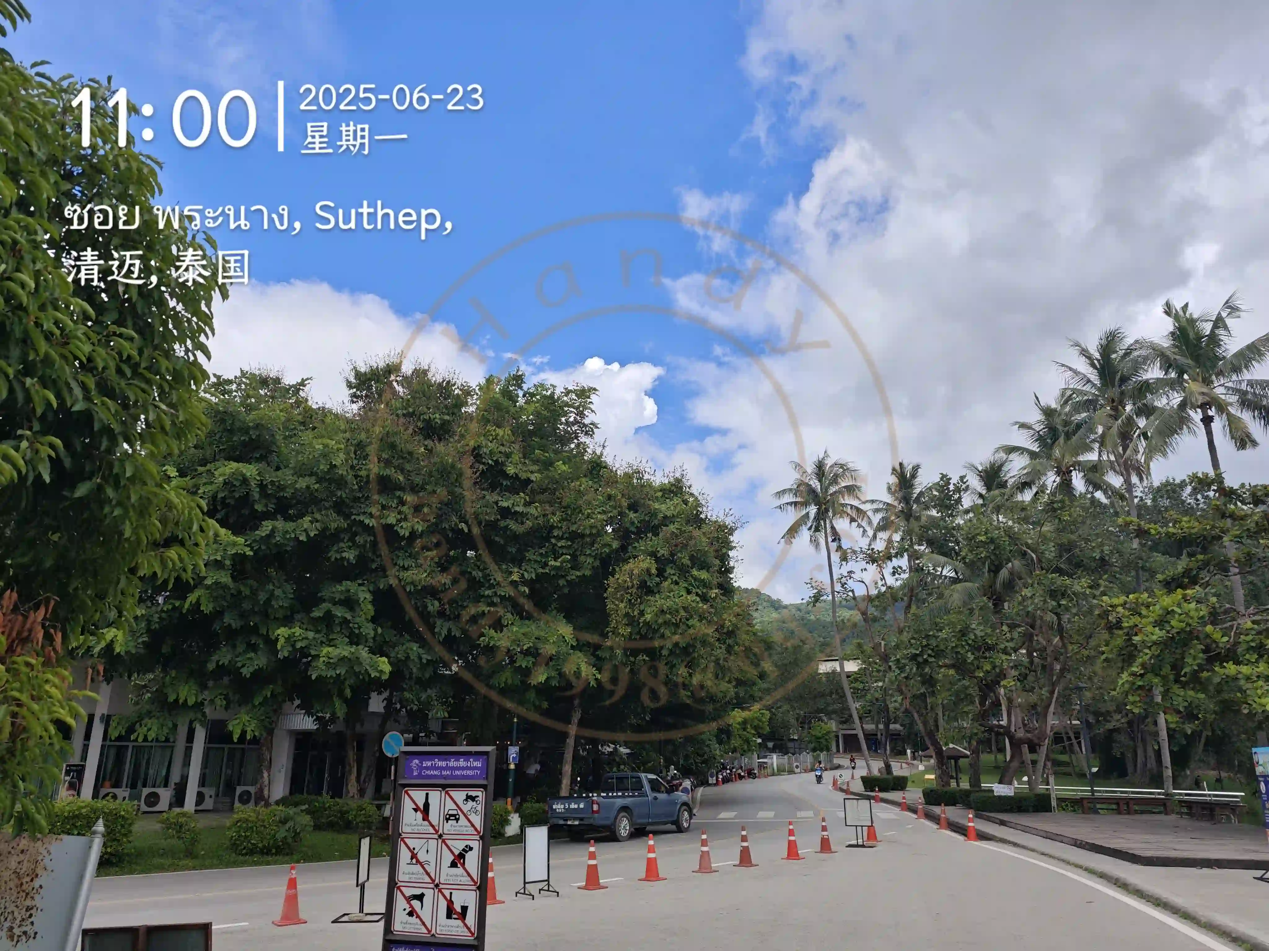 <h2 class='text-xl text-white'></h2>