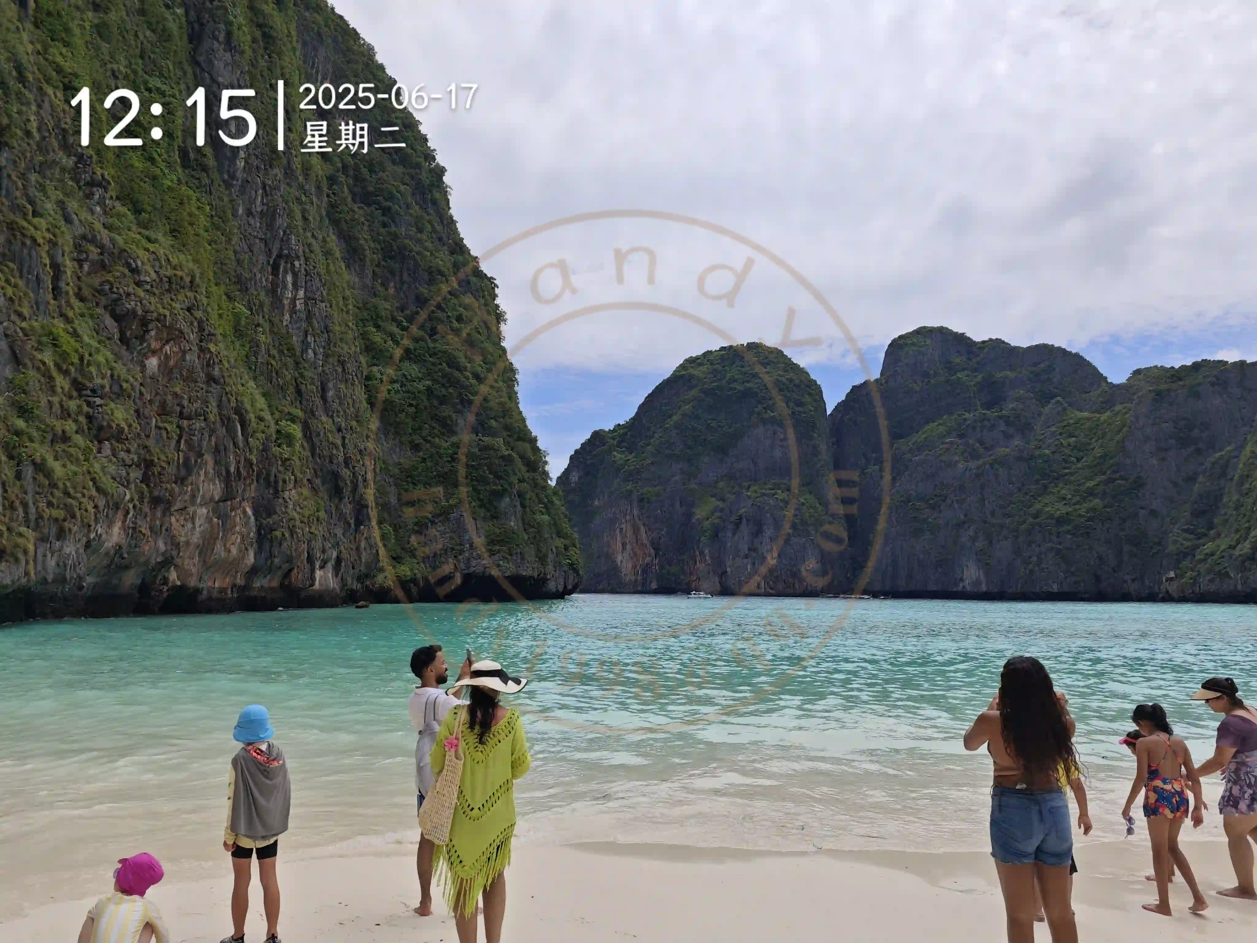 <h2 class='text-xl text-white'></h2>