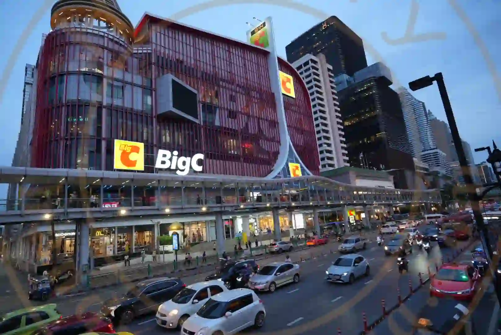 <h2 class='text-xl text-white'></h2>