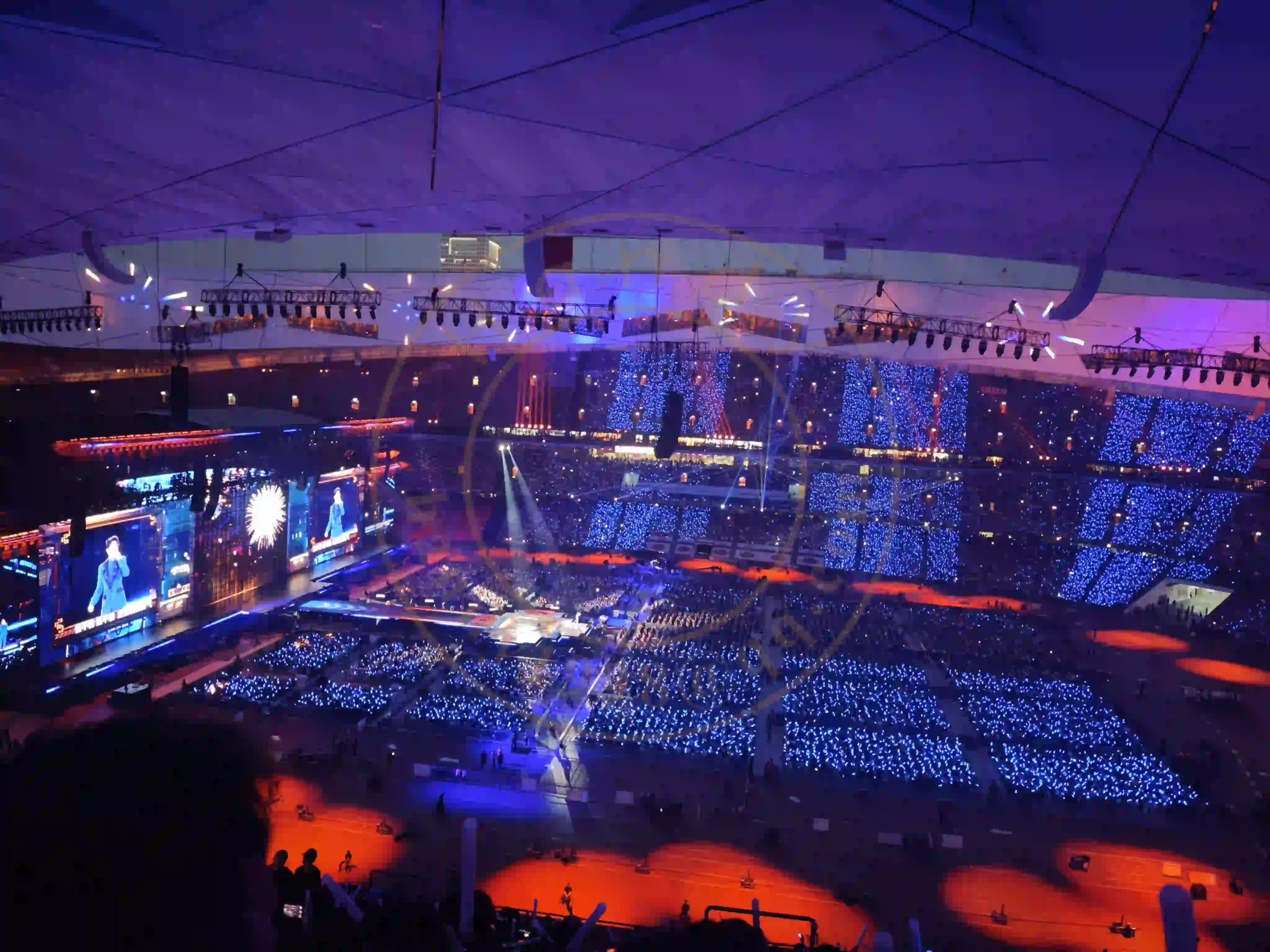 <h2 class='text-xl text-white'></h2>