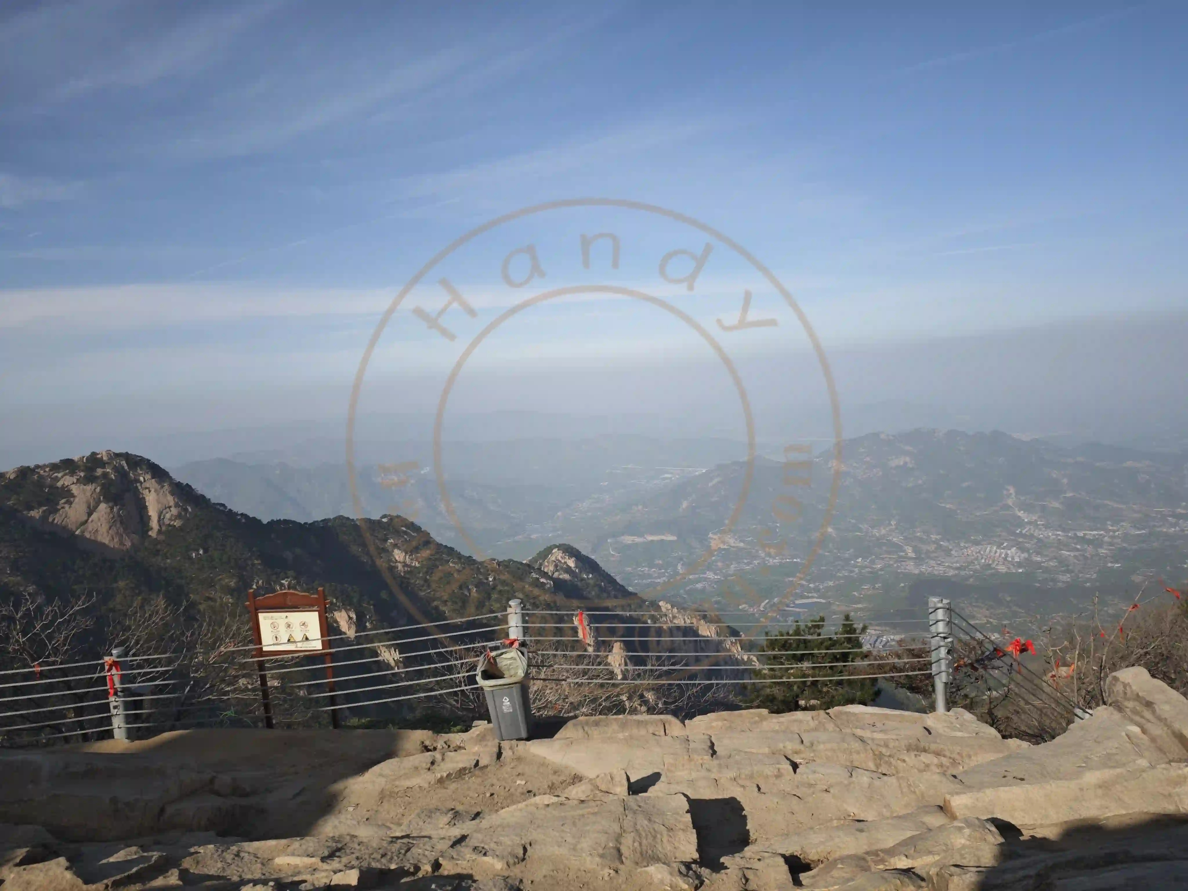 <h2 class='text-xl text-white'></h2>