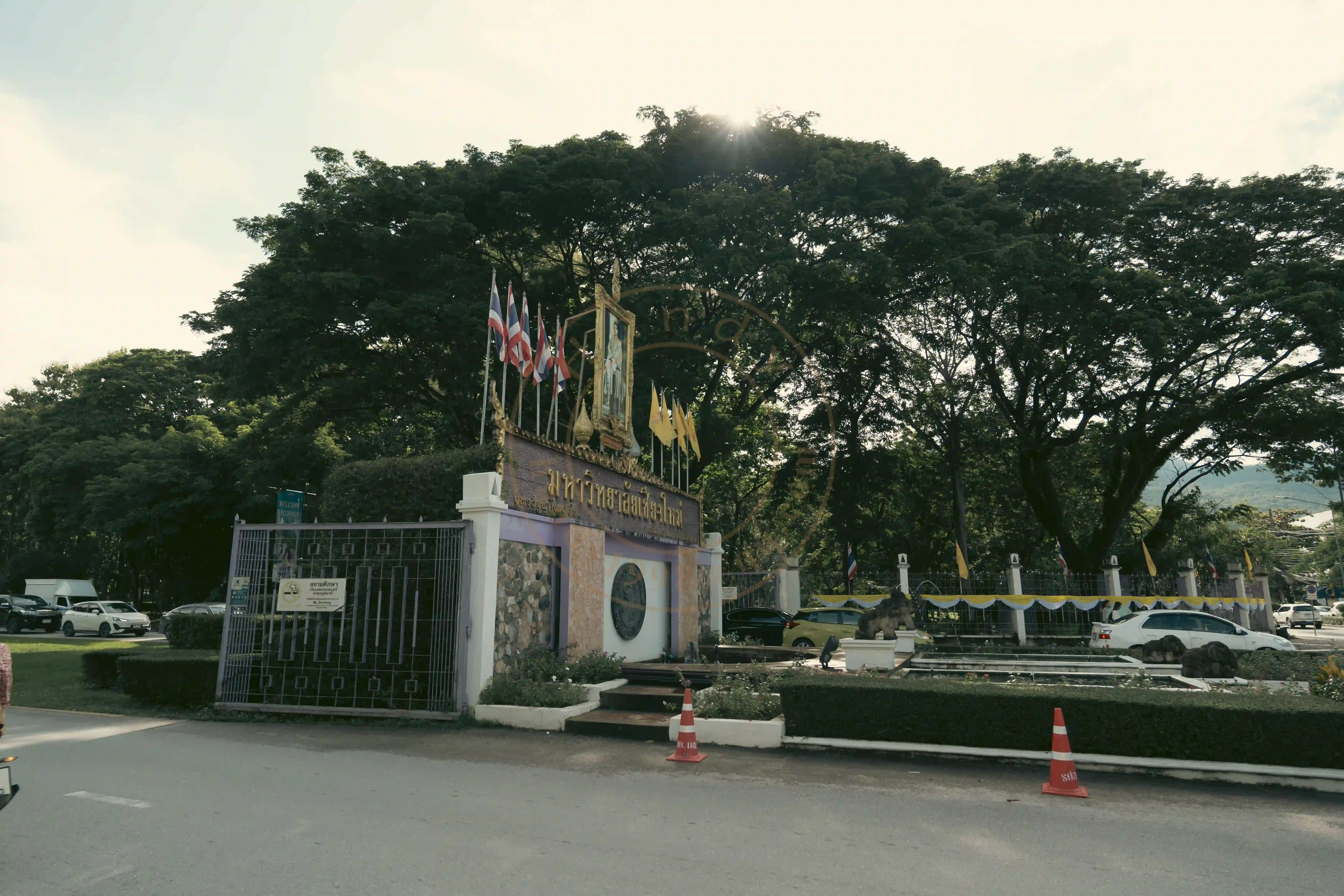 <h2 class='text-xl text-white'></h2>