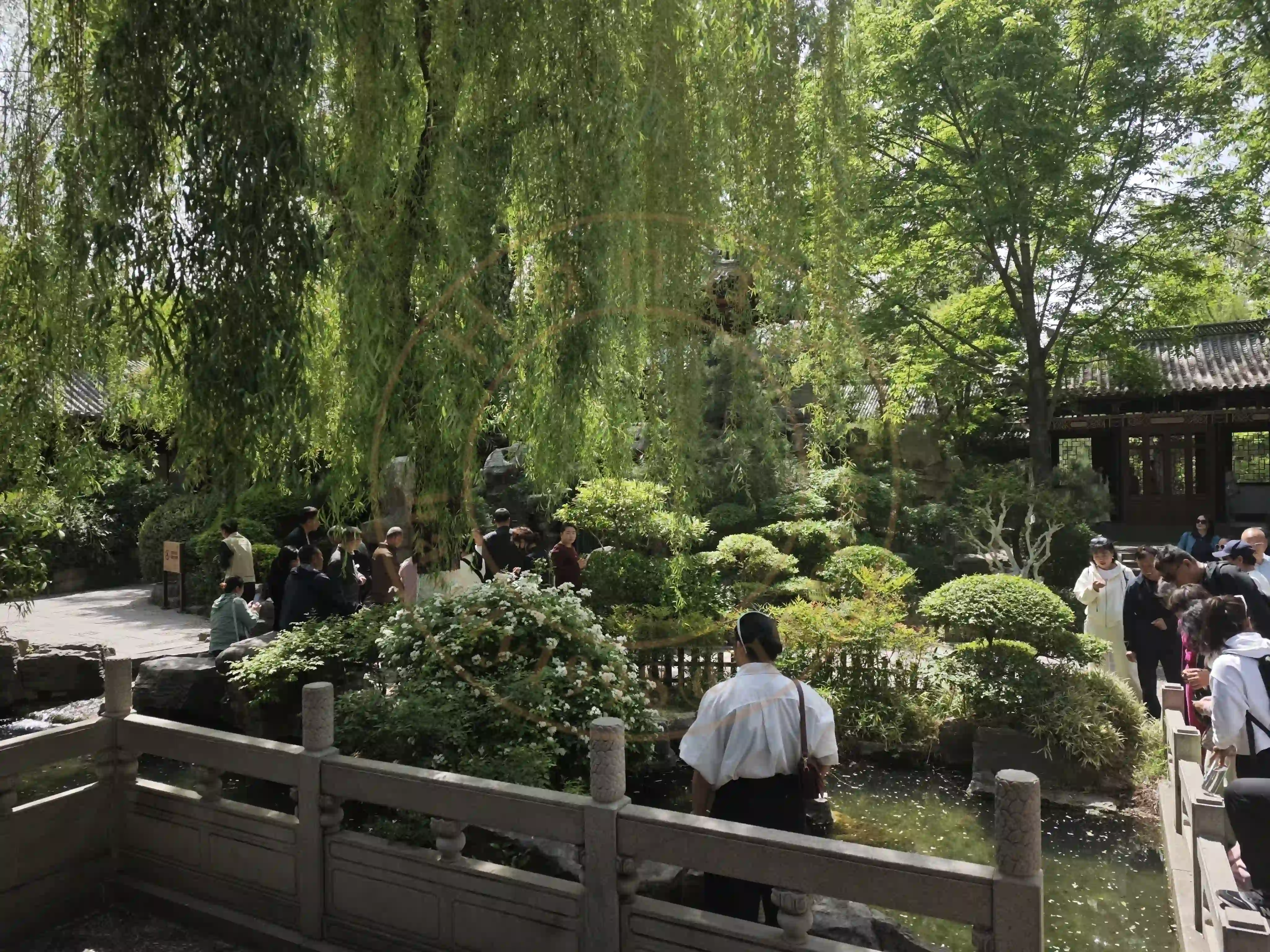 <h2 class='text-xl text-white'></h2>