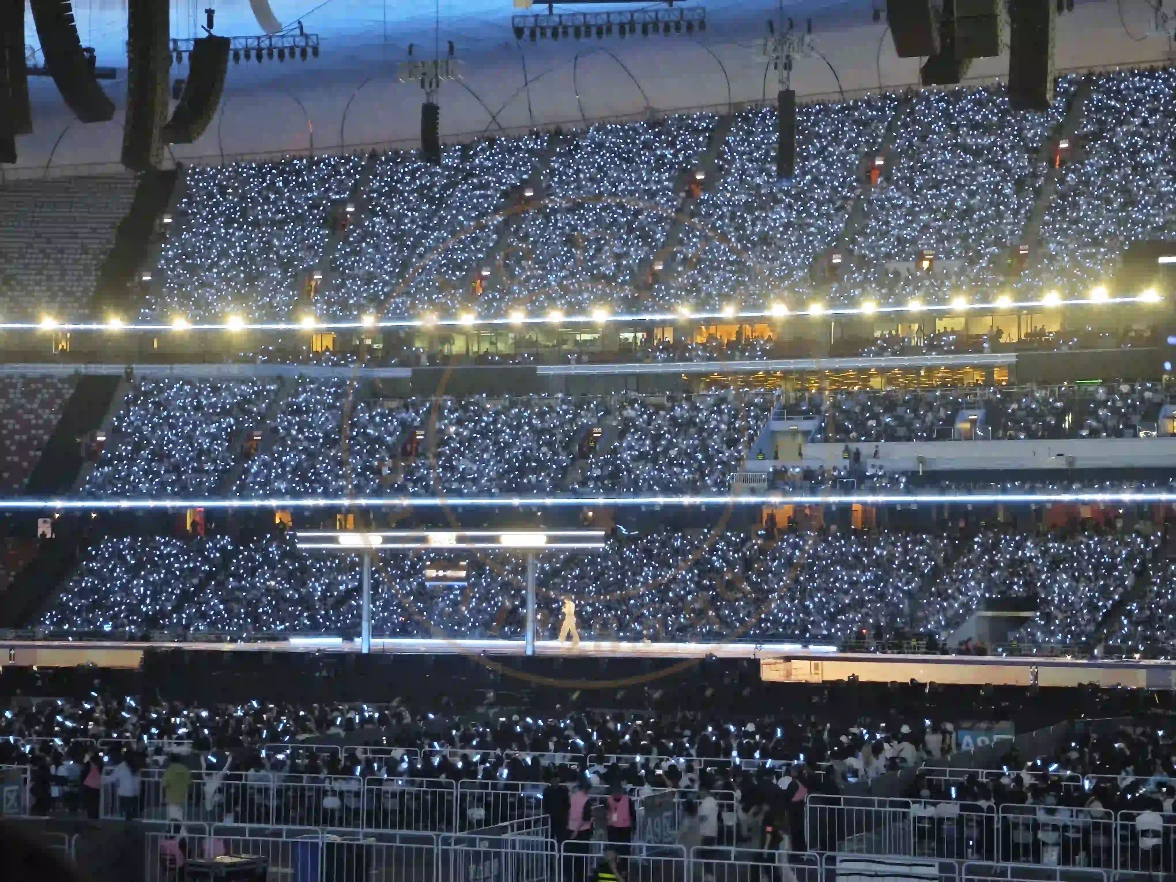 <h2 class='text-xl text-white'></h2>