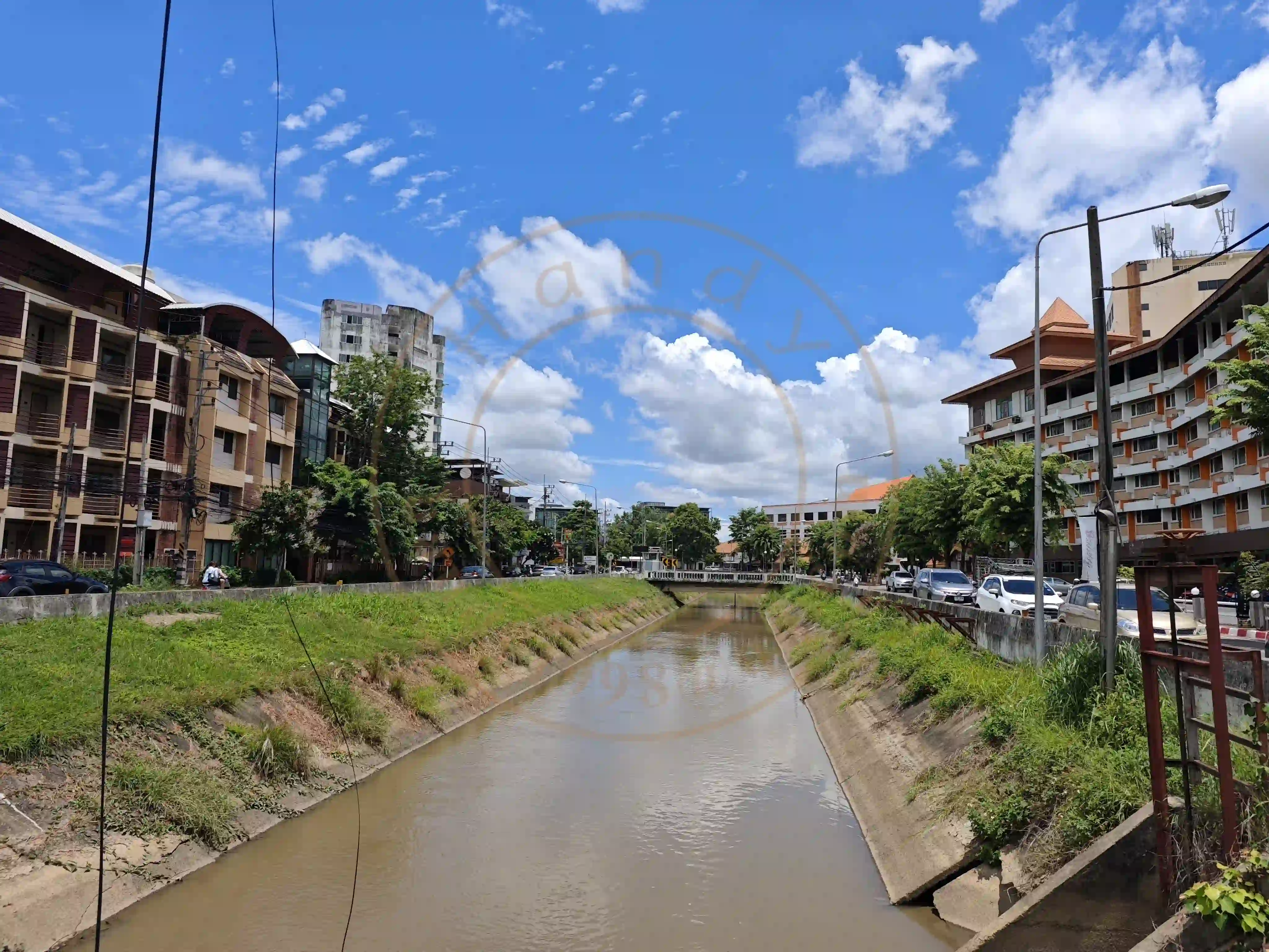 <h2 class='text-xl text-white'></h2>