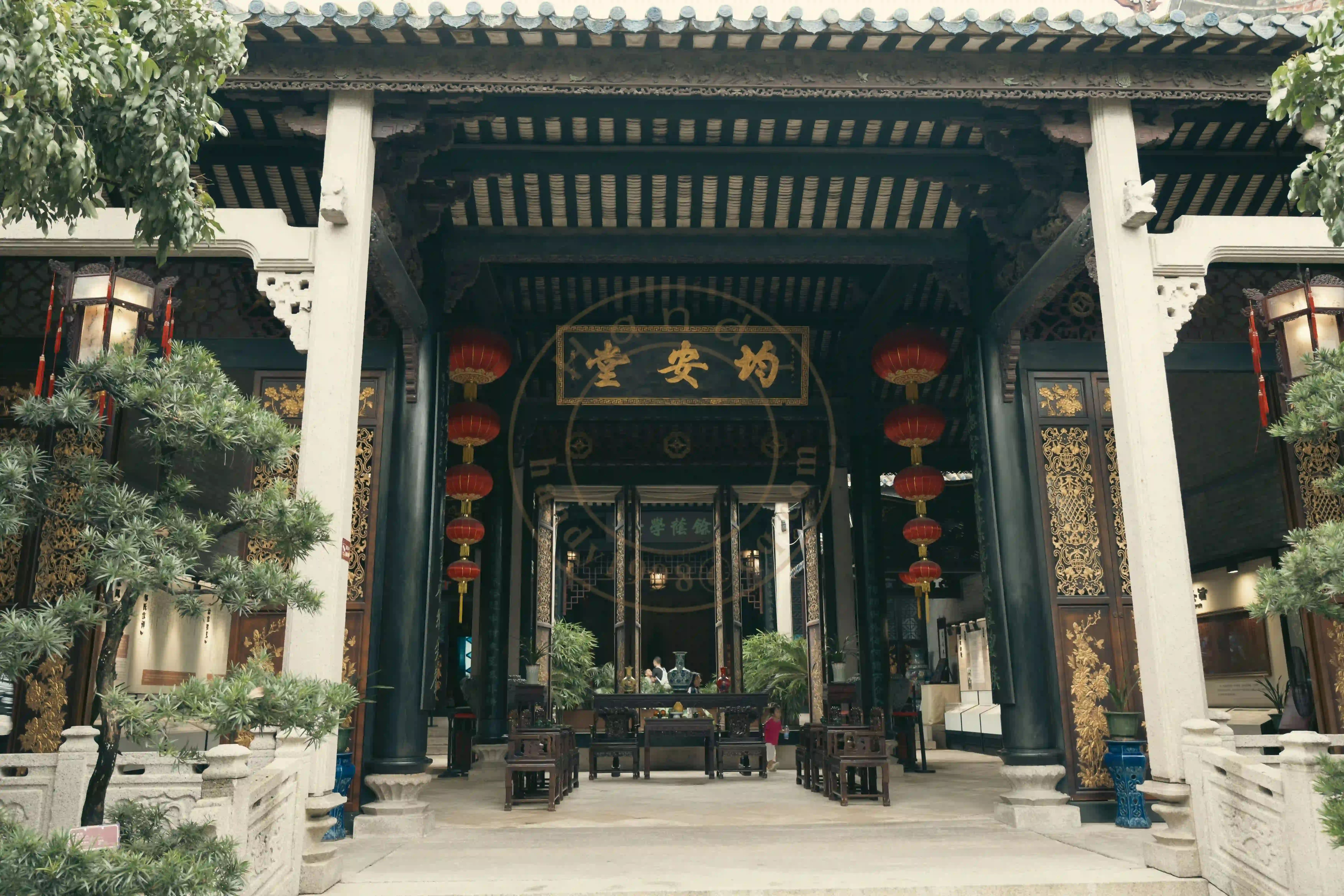 <h2 class='text-xl text-white'></h2>