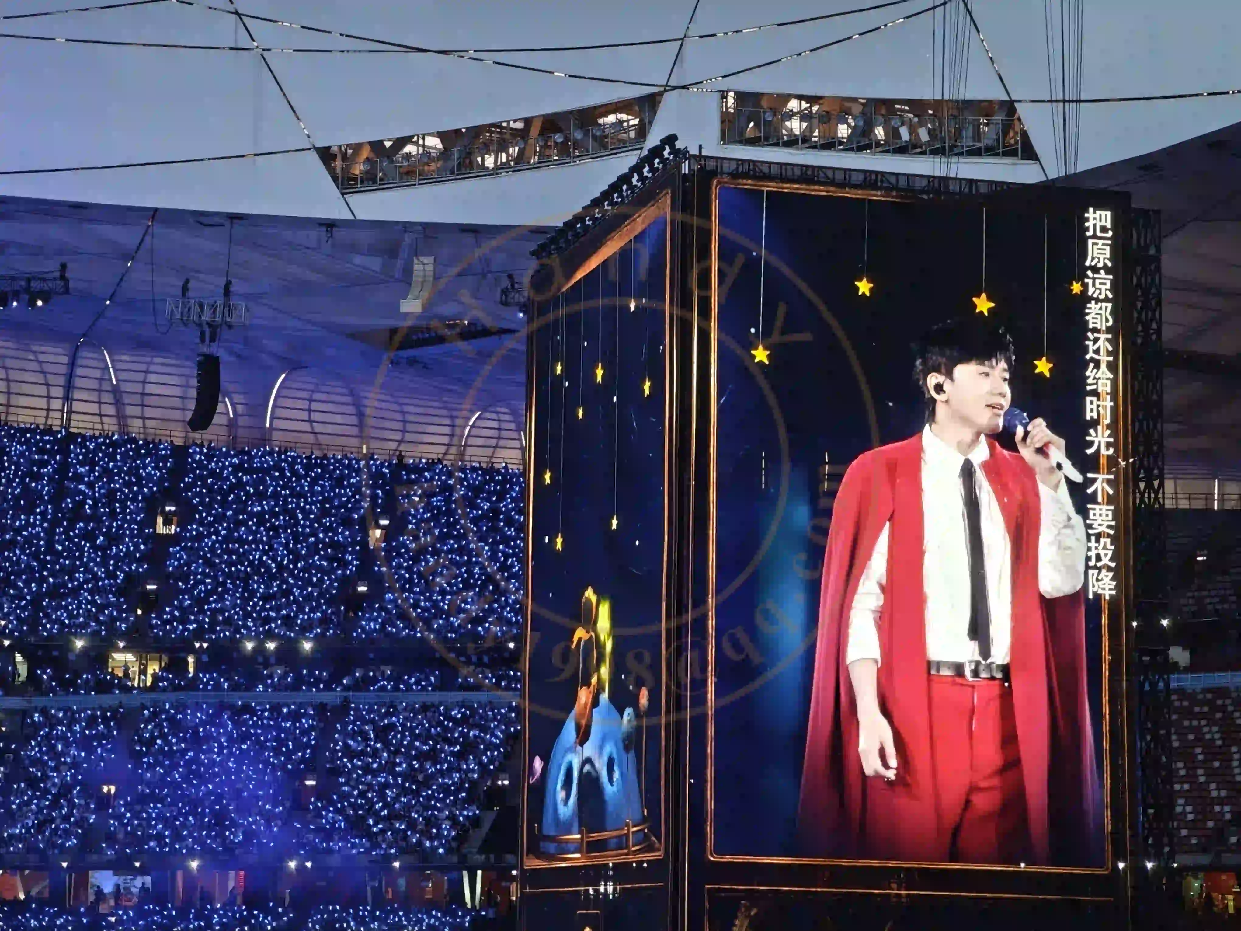 <h2 class='text-xl text-white'></h2>