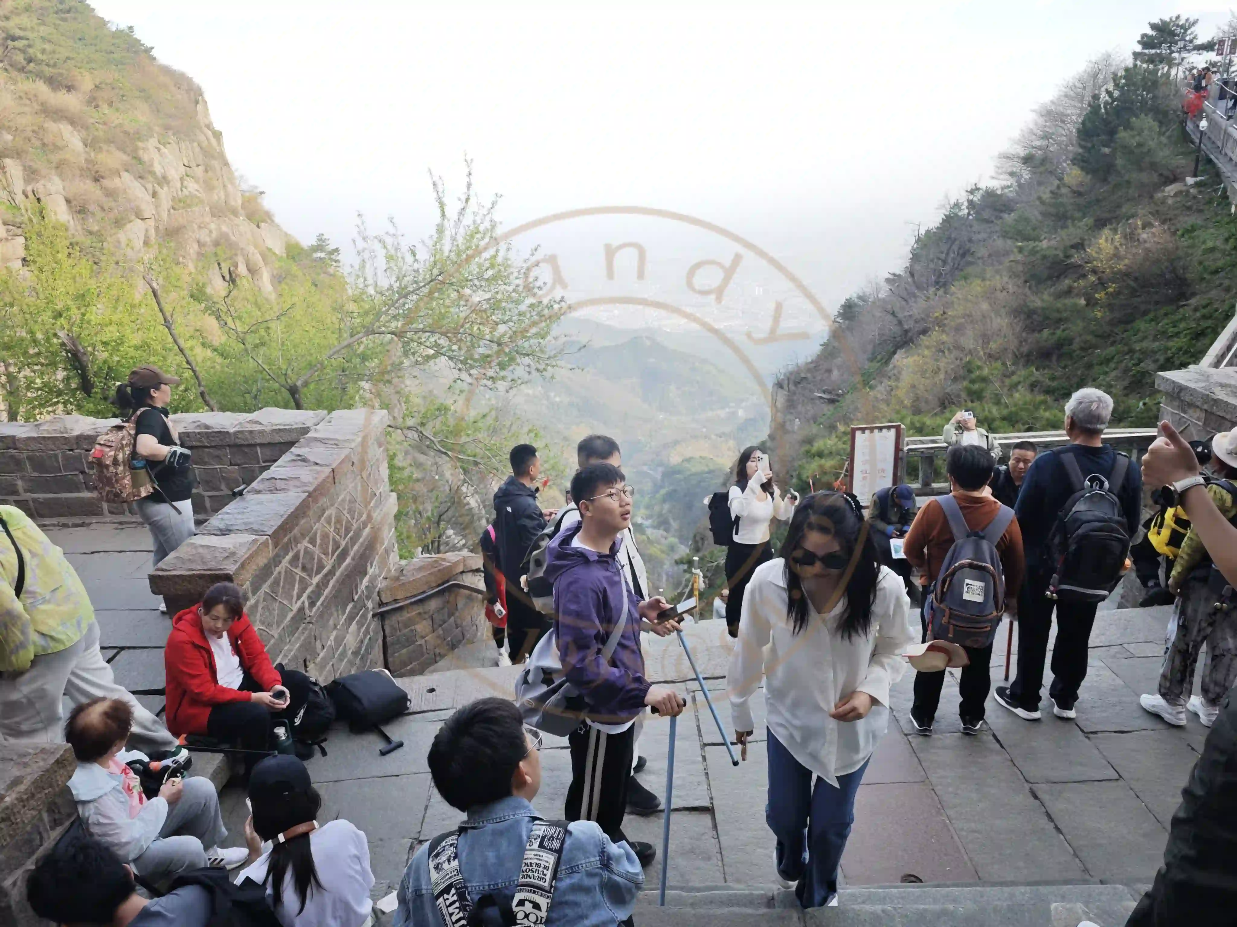 <h2 class='text-xl text-white'></h2>