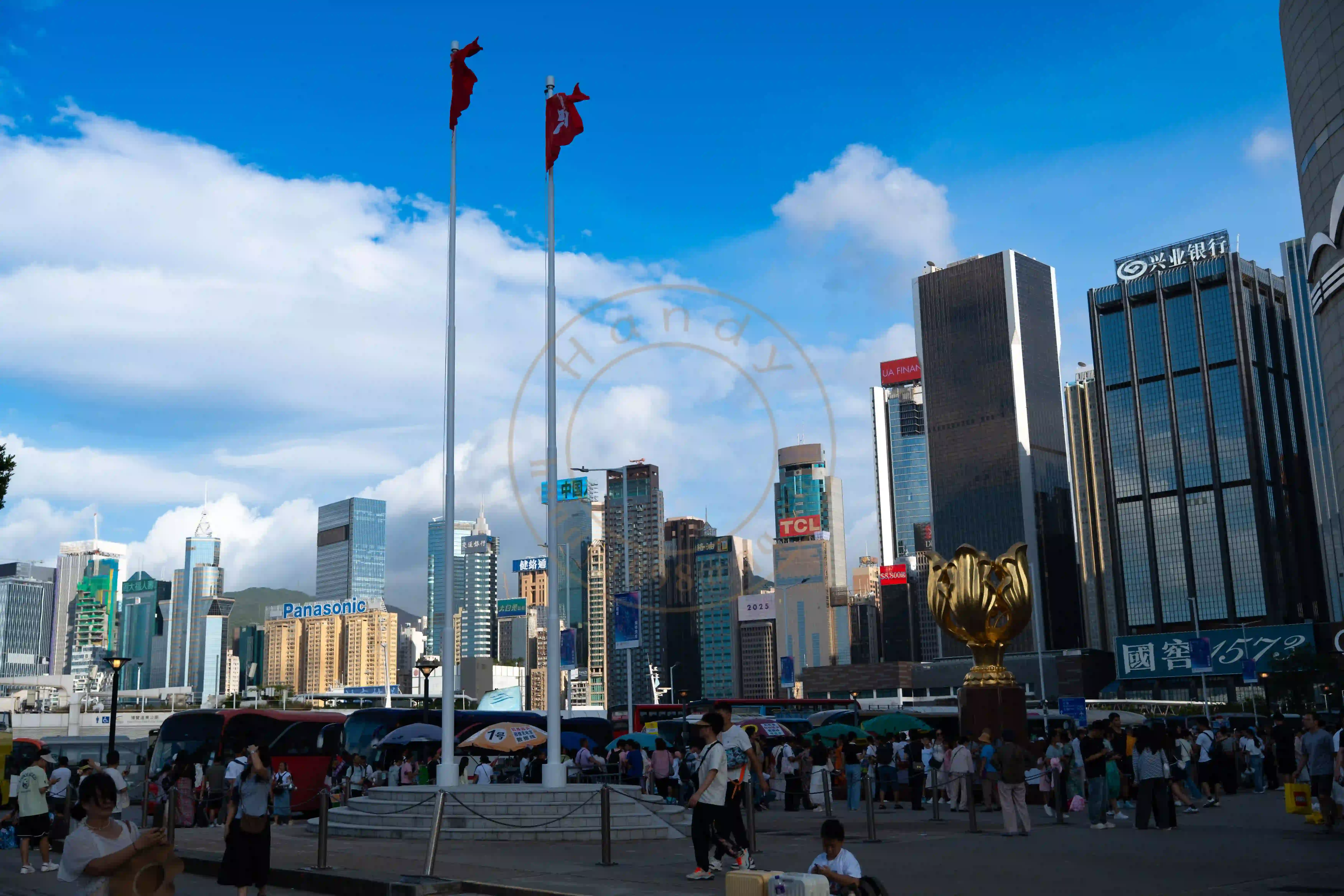 <h2 class='text-xl text-white'></h2>