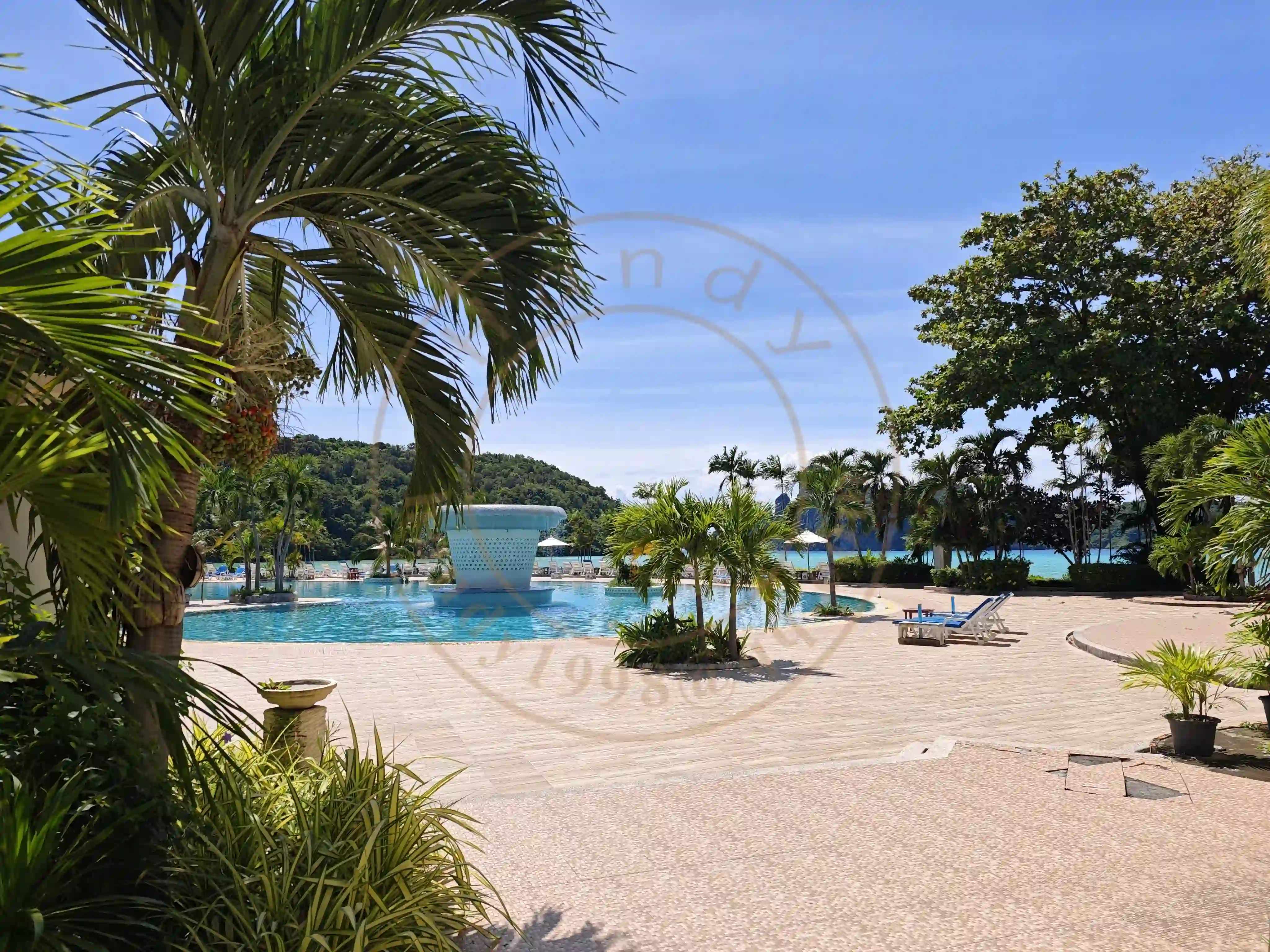 <h2 class='text-xl text-white'></h2>