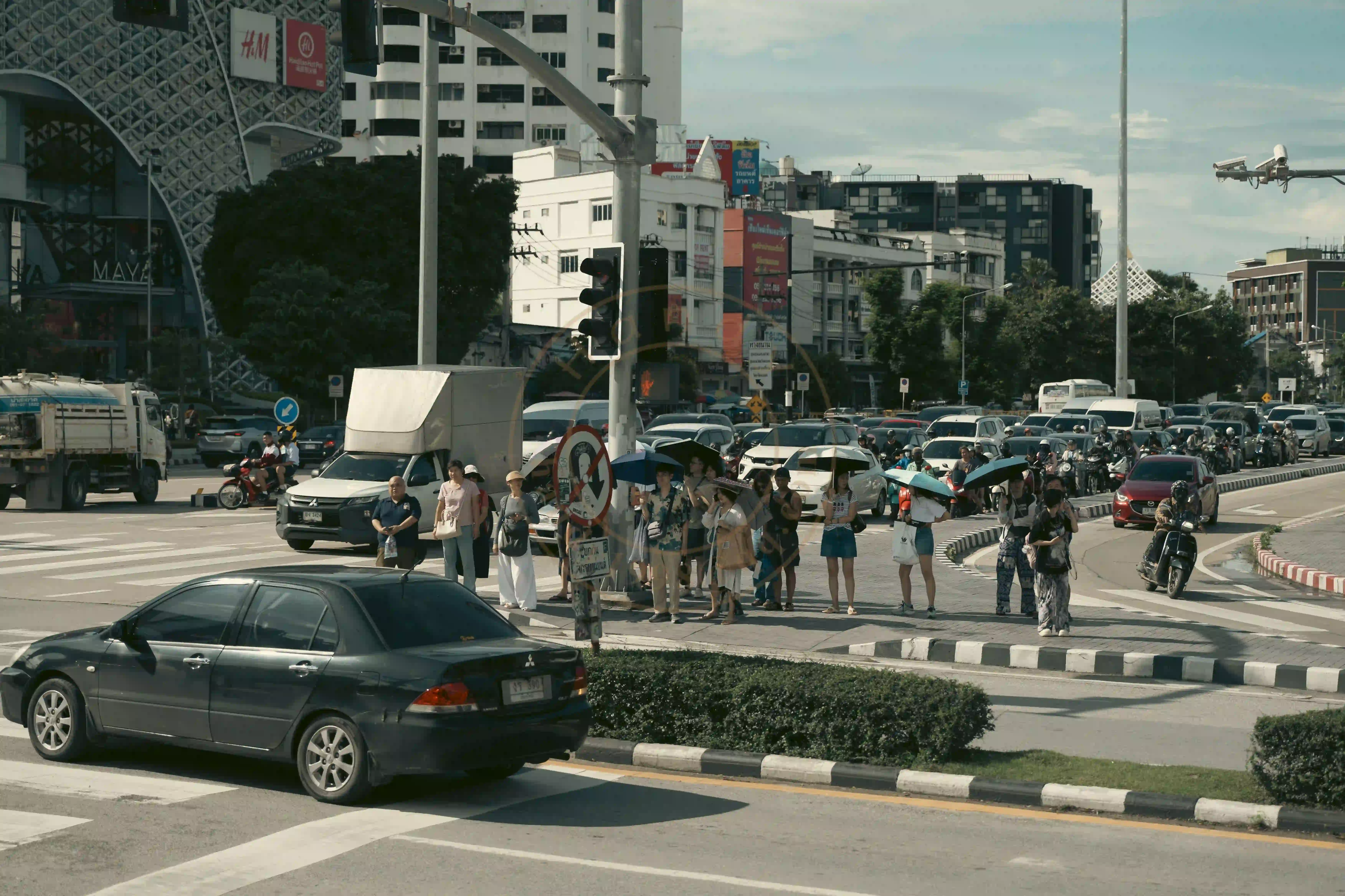 <h2 class='text-xl text-white'></h2>