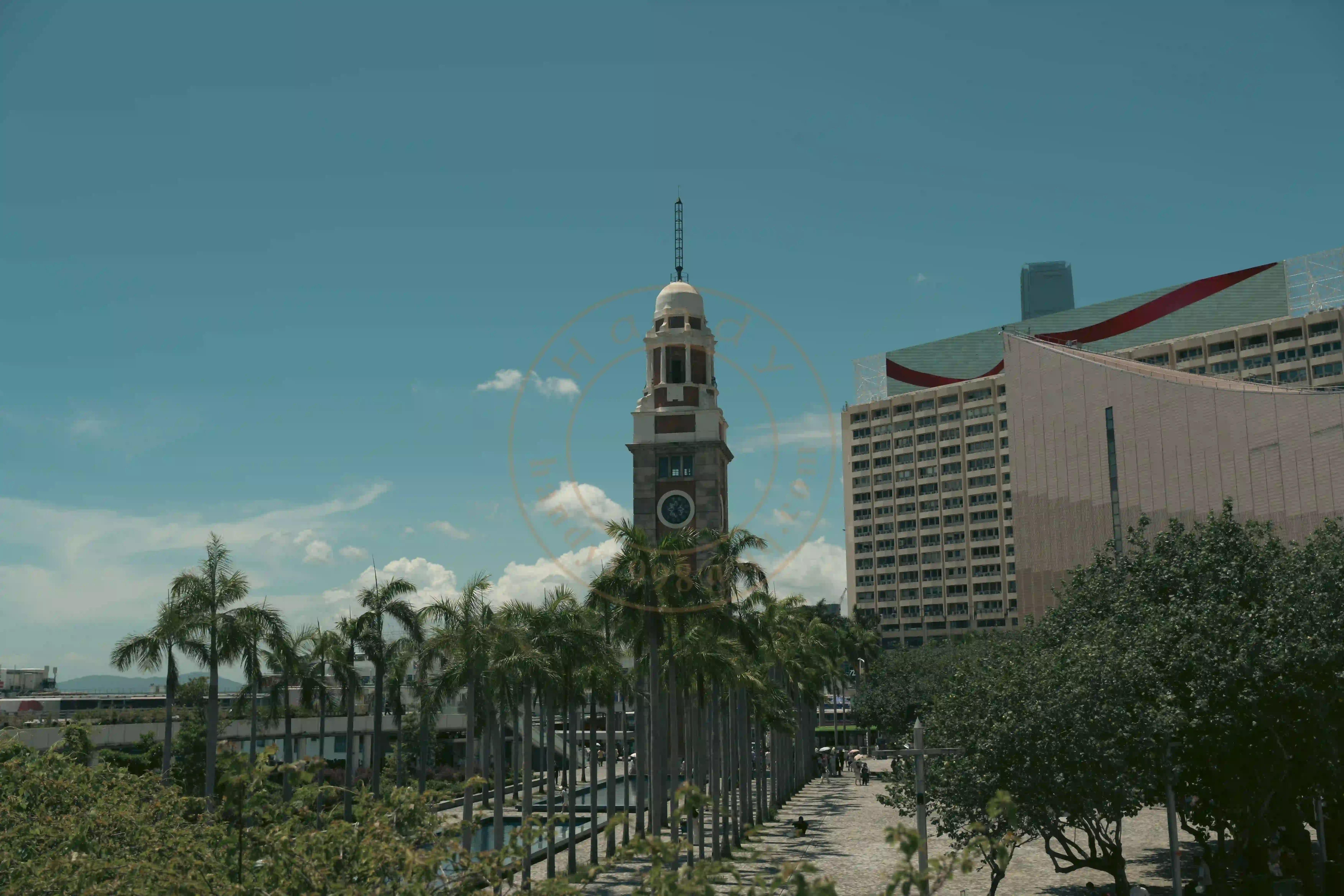 <h2 class='text-xl text-white'></h2>