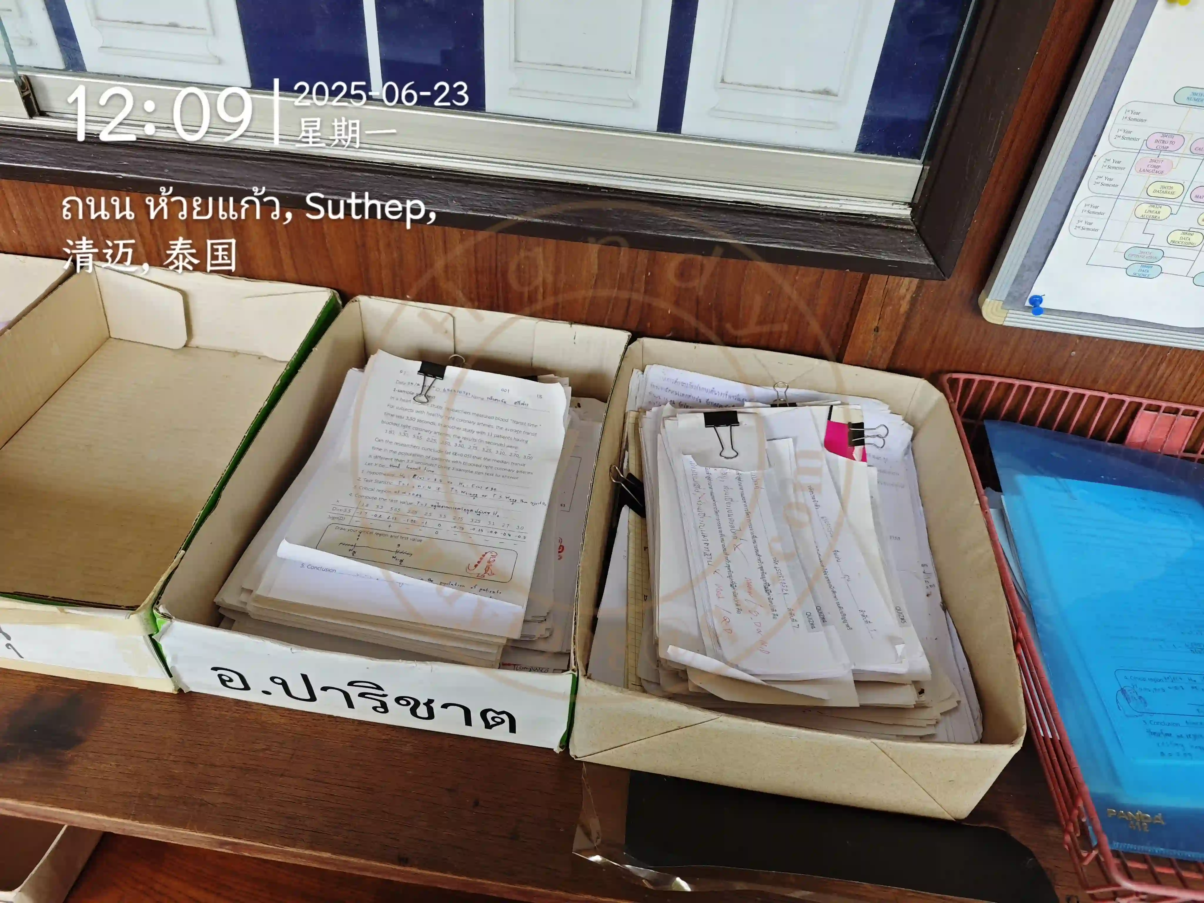 <h2 class='text-xl text-white'></h2>