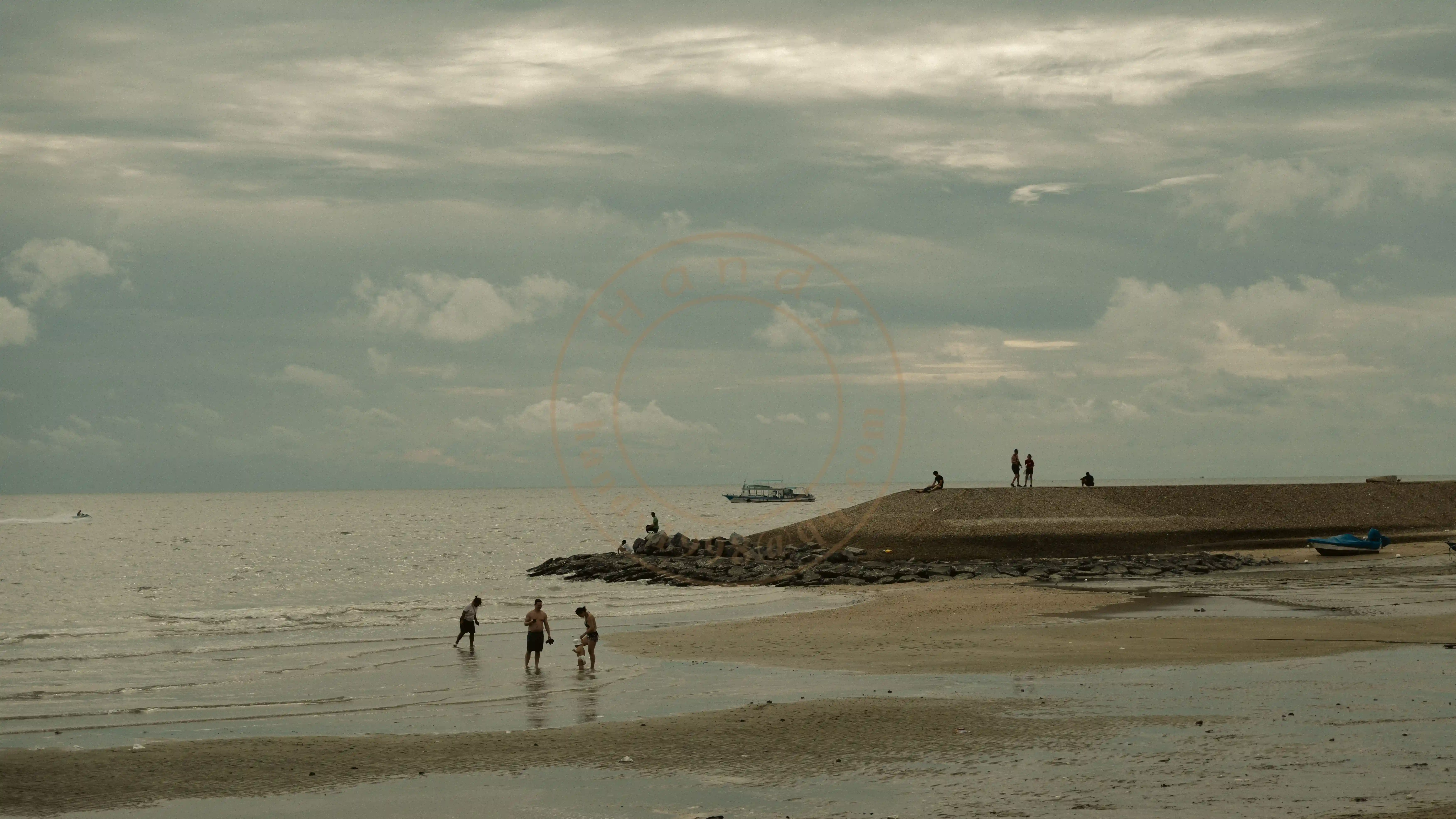 <h2 class='text-xl text-white'></h2>