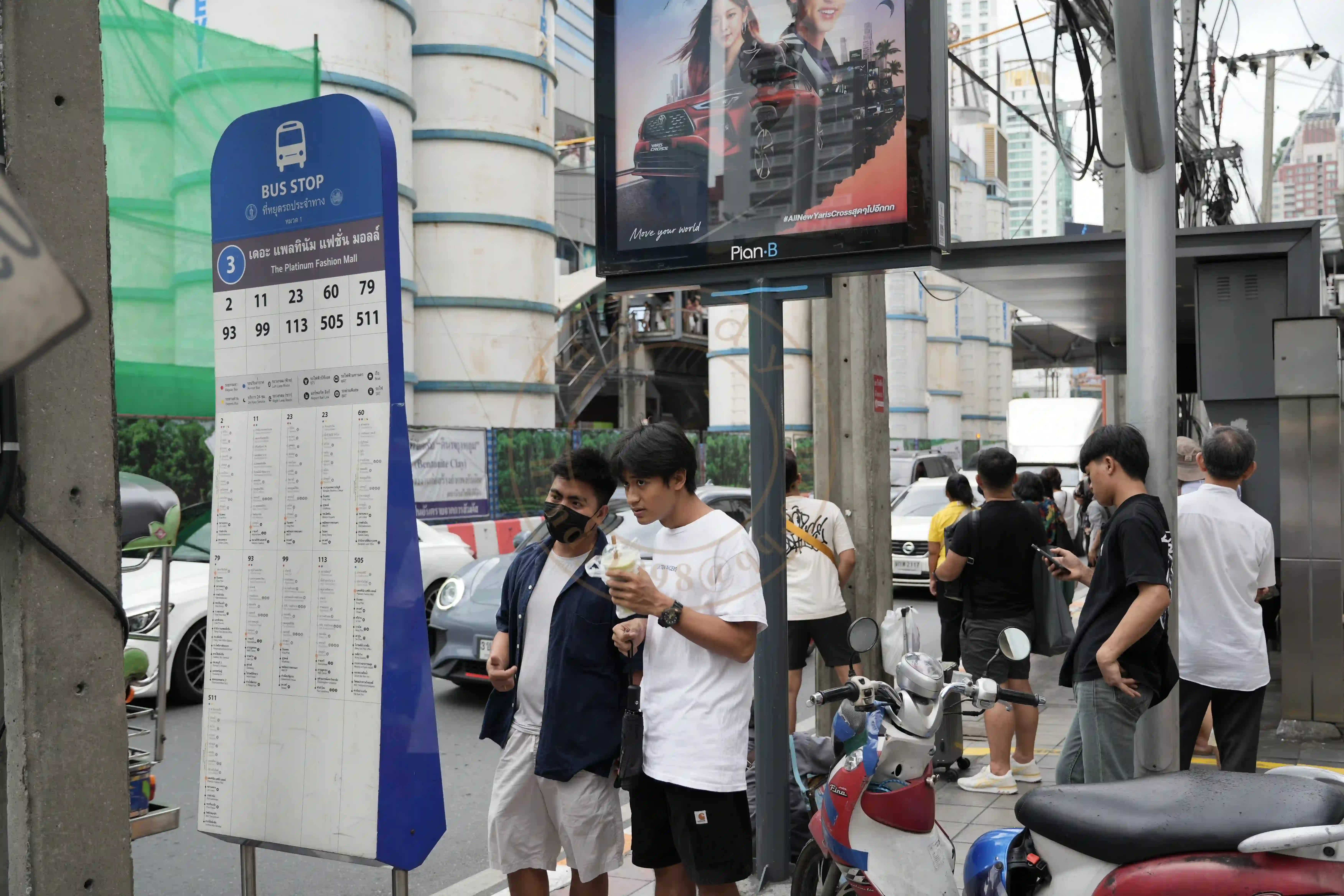 <h2 class='text-xl text-white'></h2>