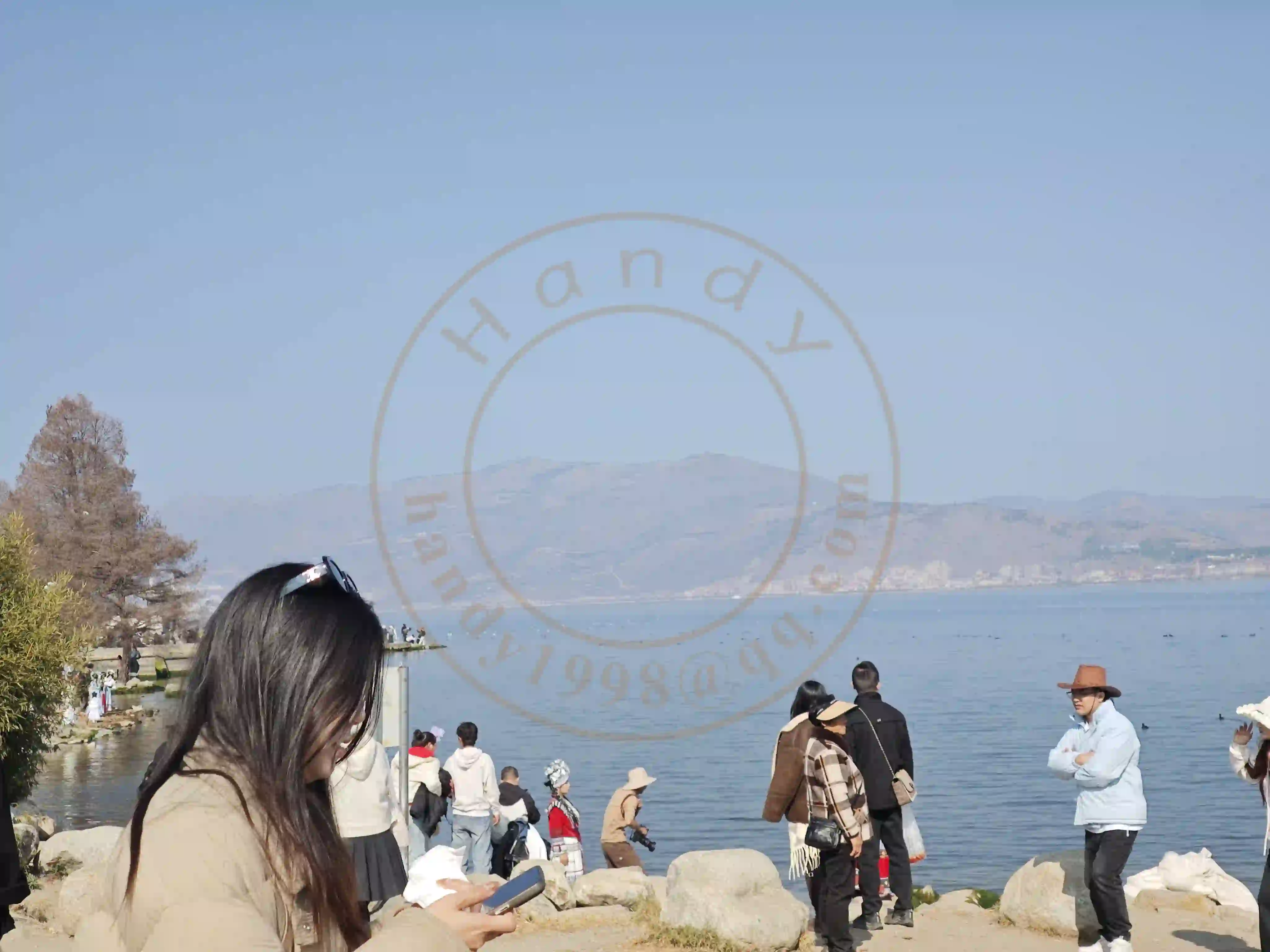 <h2 class='text-xl text-white'></h2>