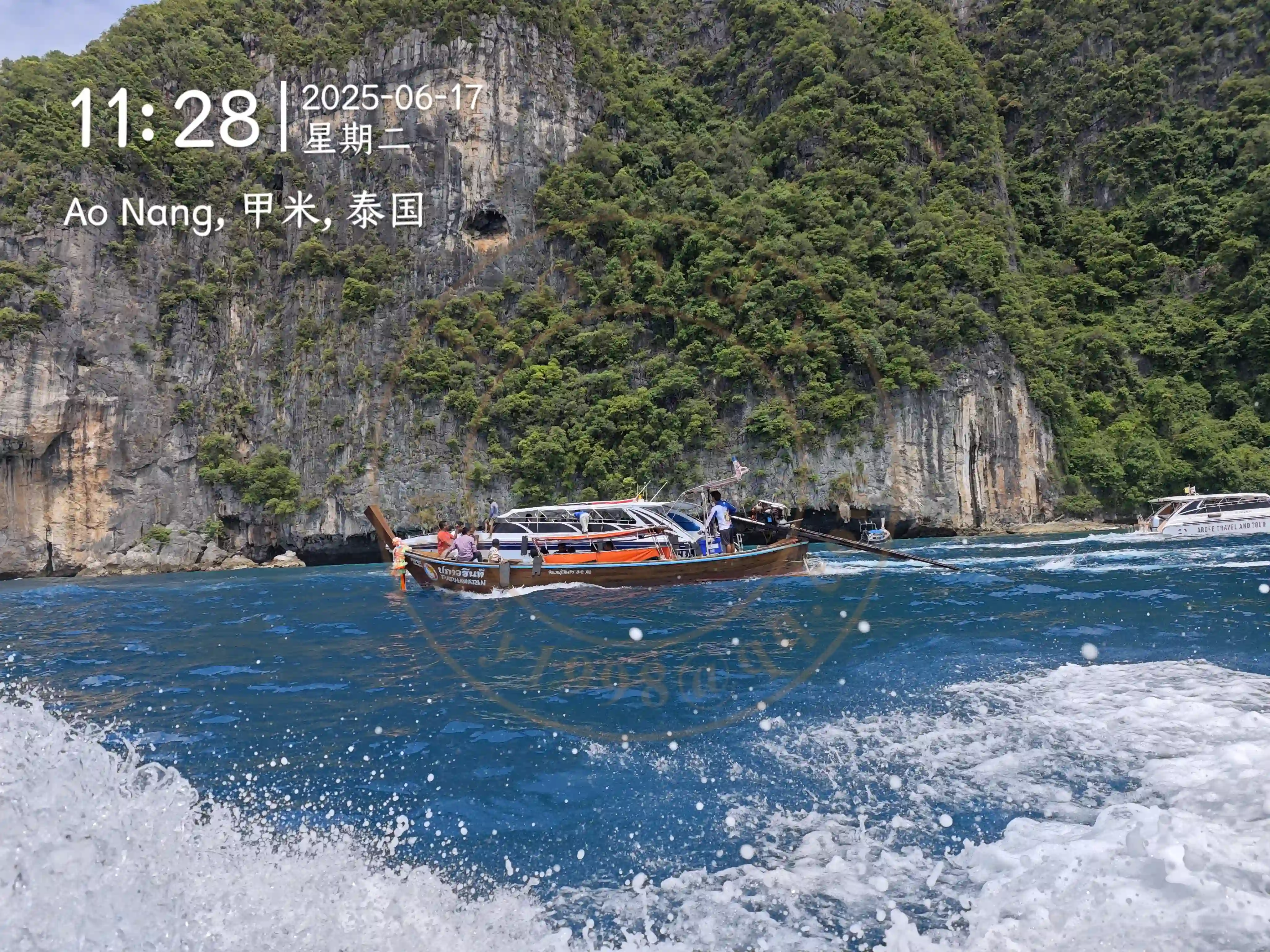 <h2 class='text-xl text-white'></h2>