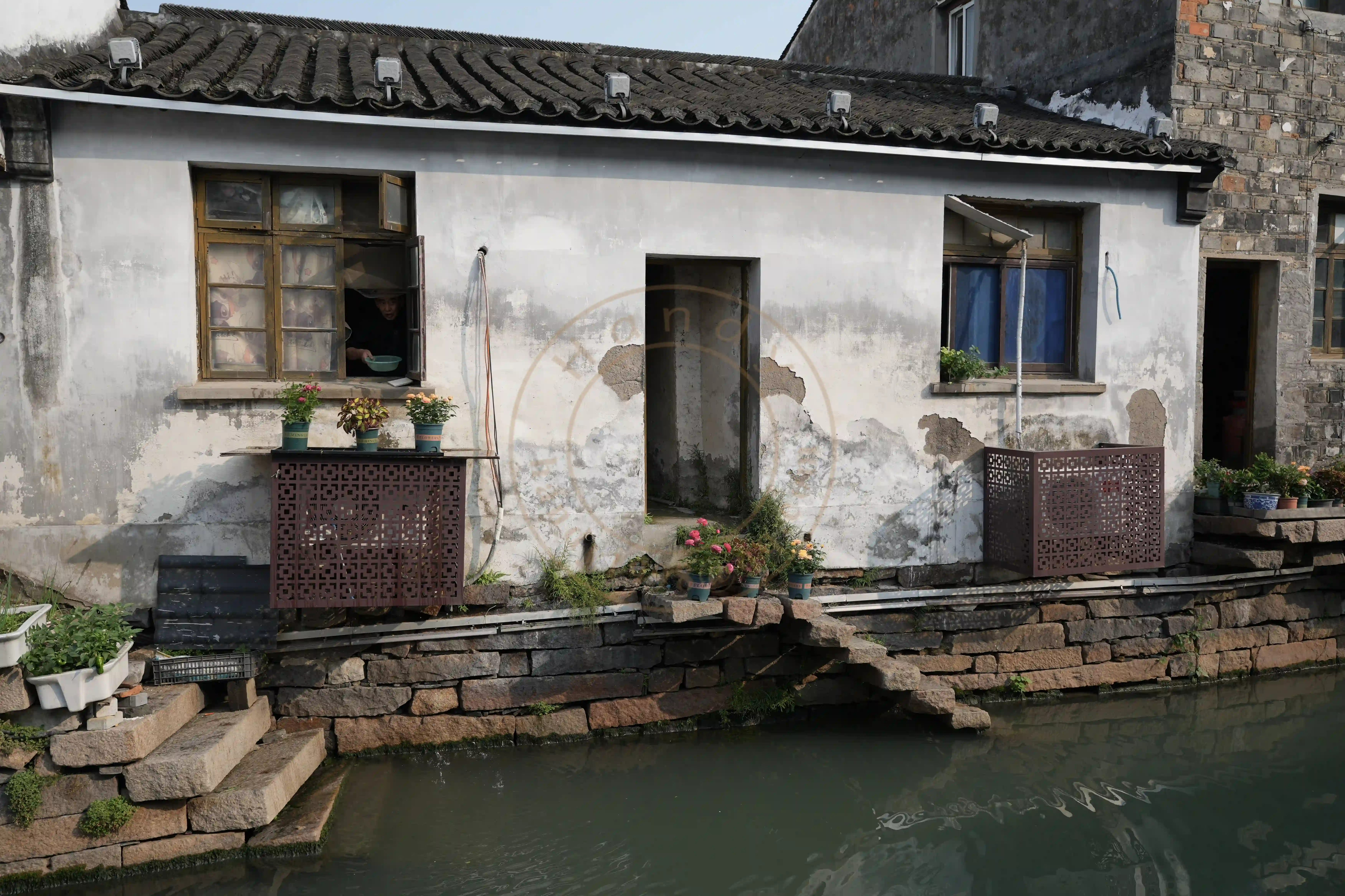 <h2 class='text-xl text-white'></h2>