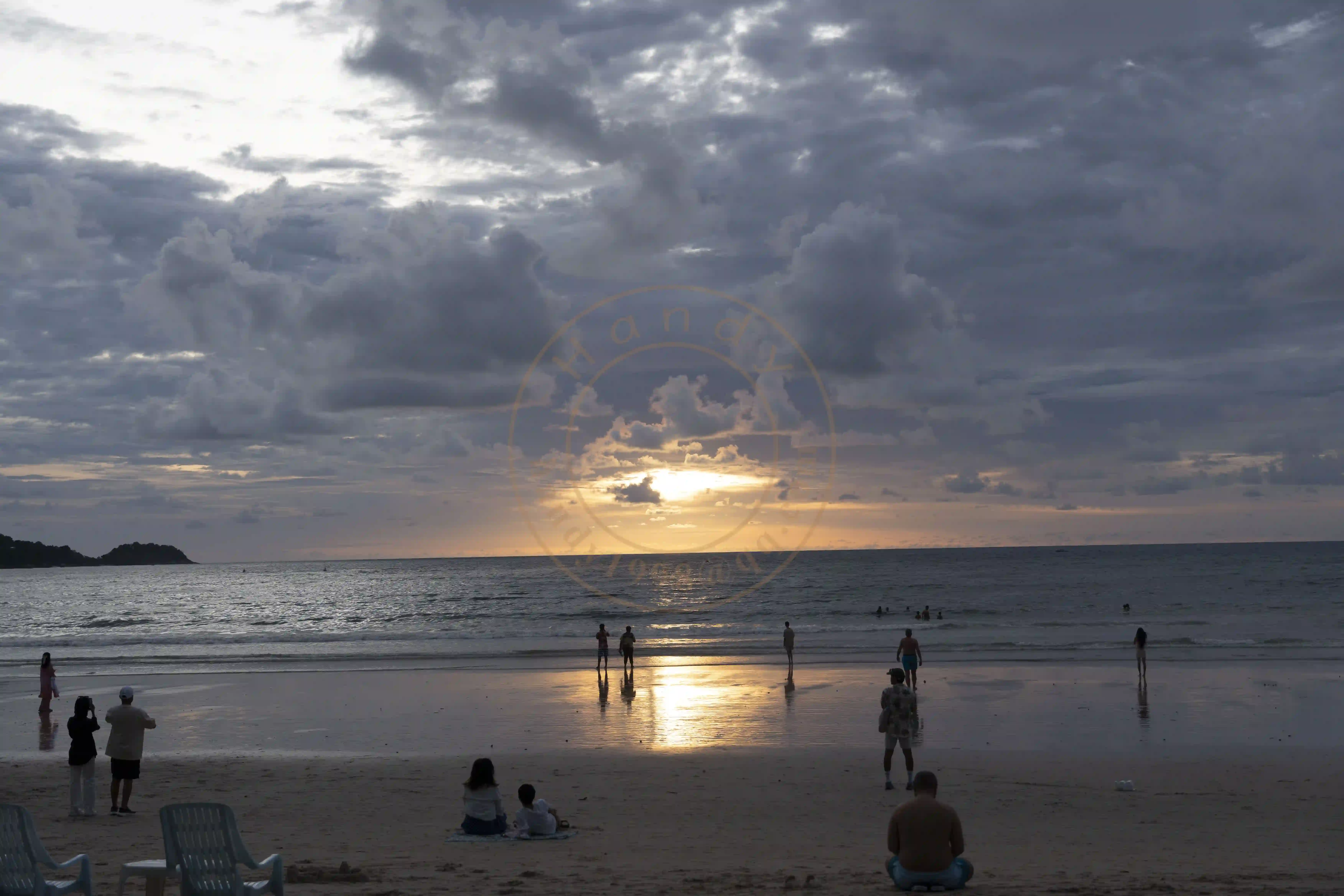 <h2 class='text-xl text-white'></h2>