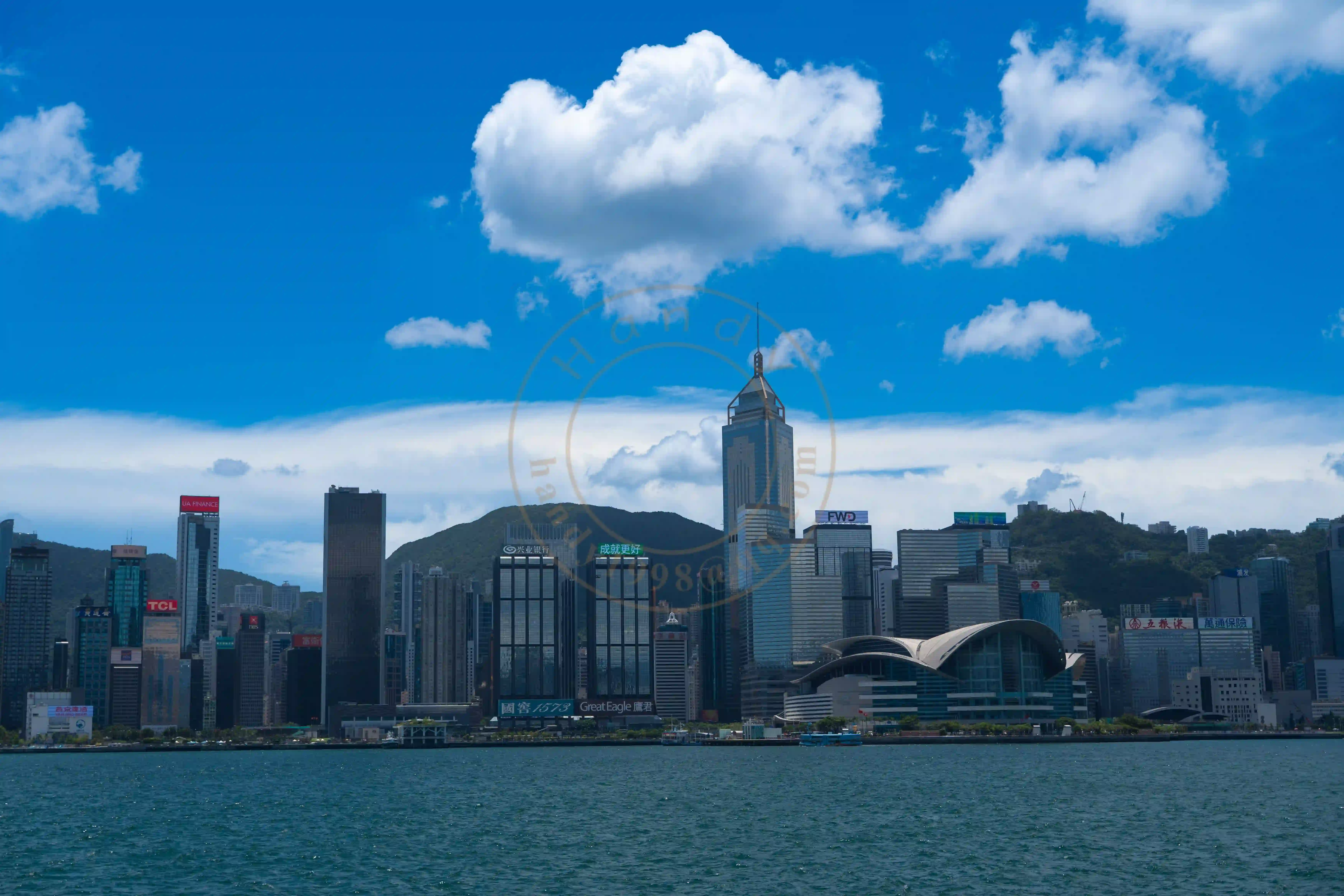 <h2 class='text-xl text-white'></h2>