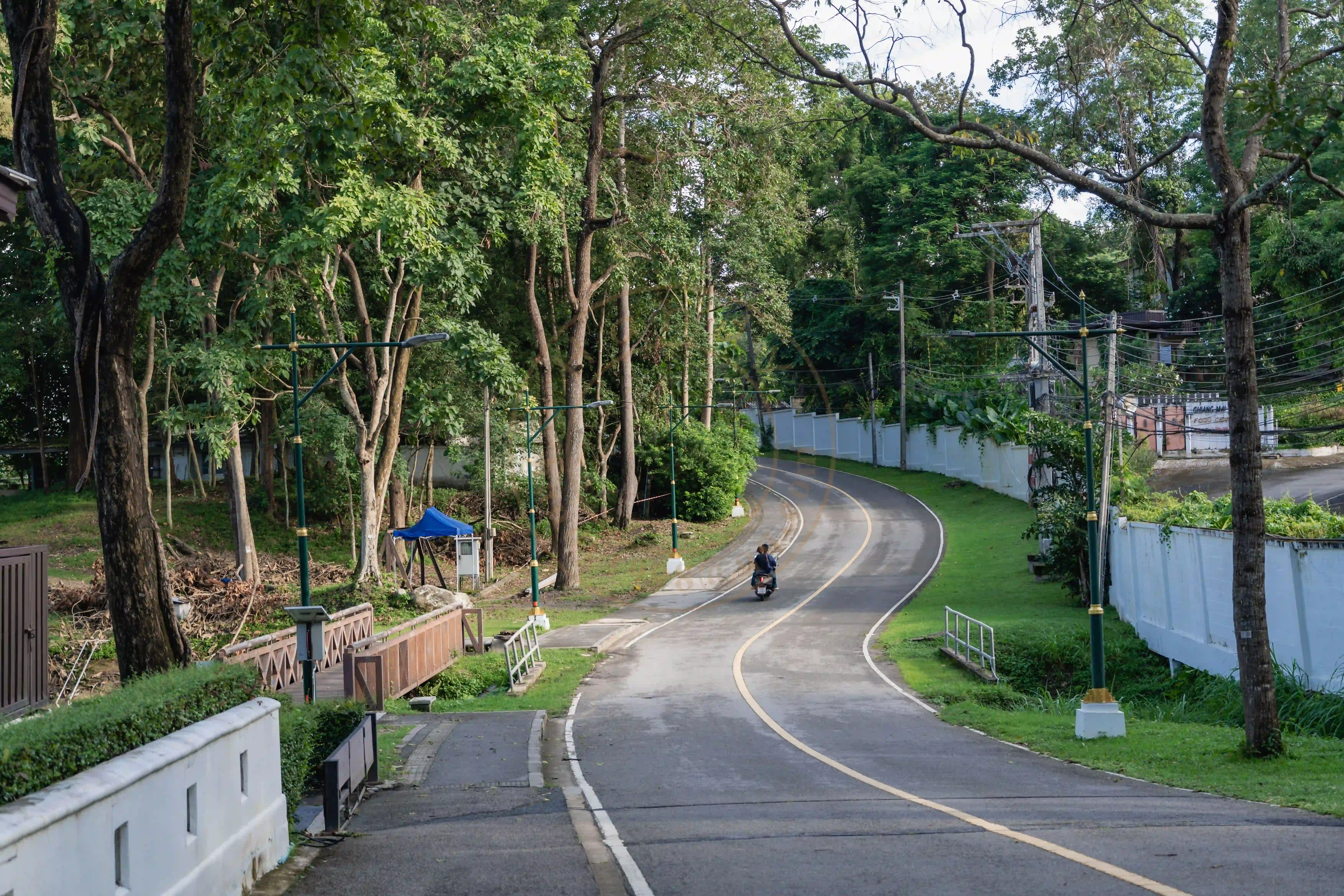 <h2 class='text-xl text-white'></h2>