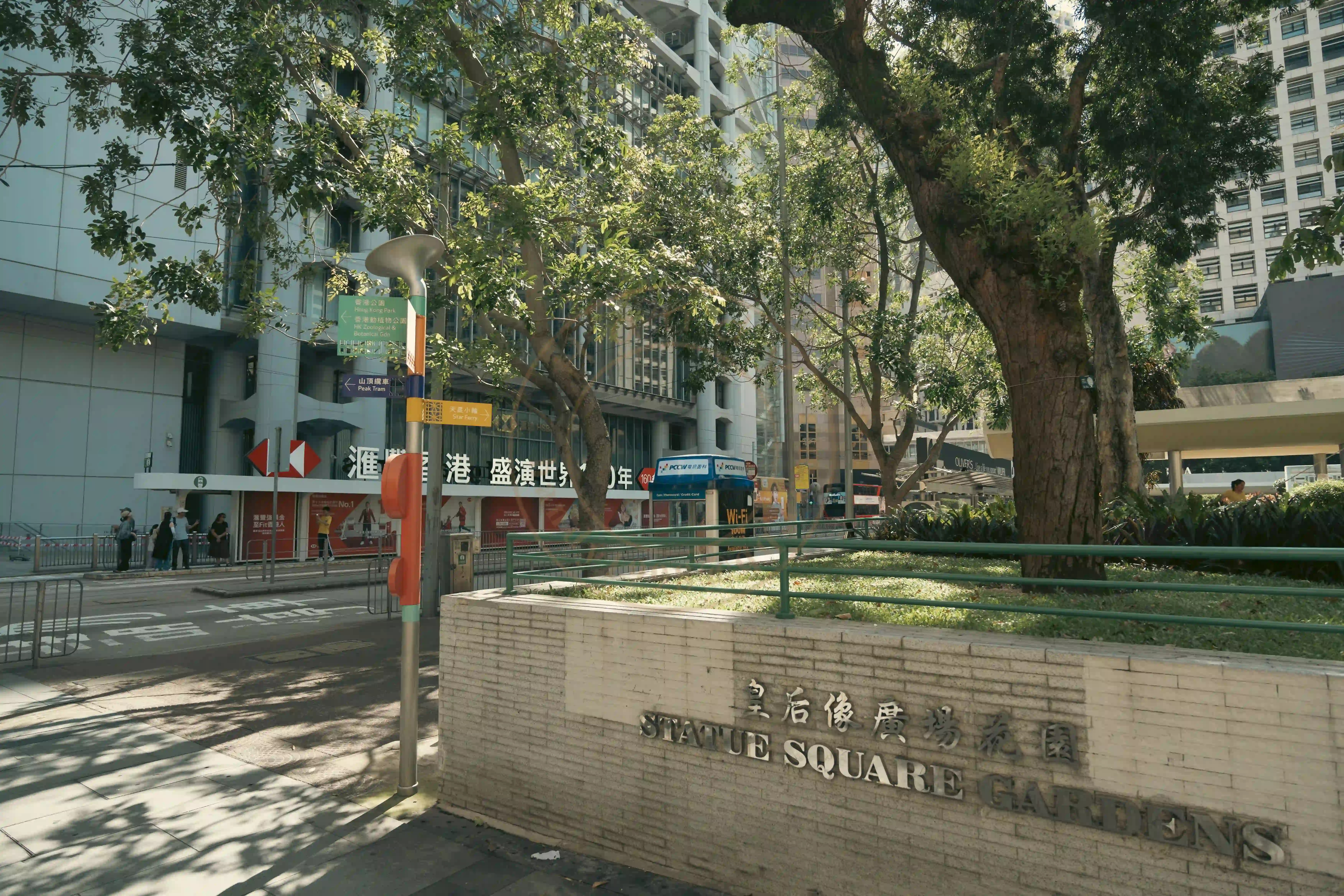 <h2 class='text-xl text-white'></h2>