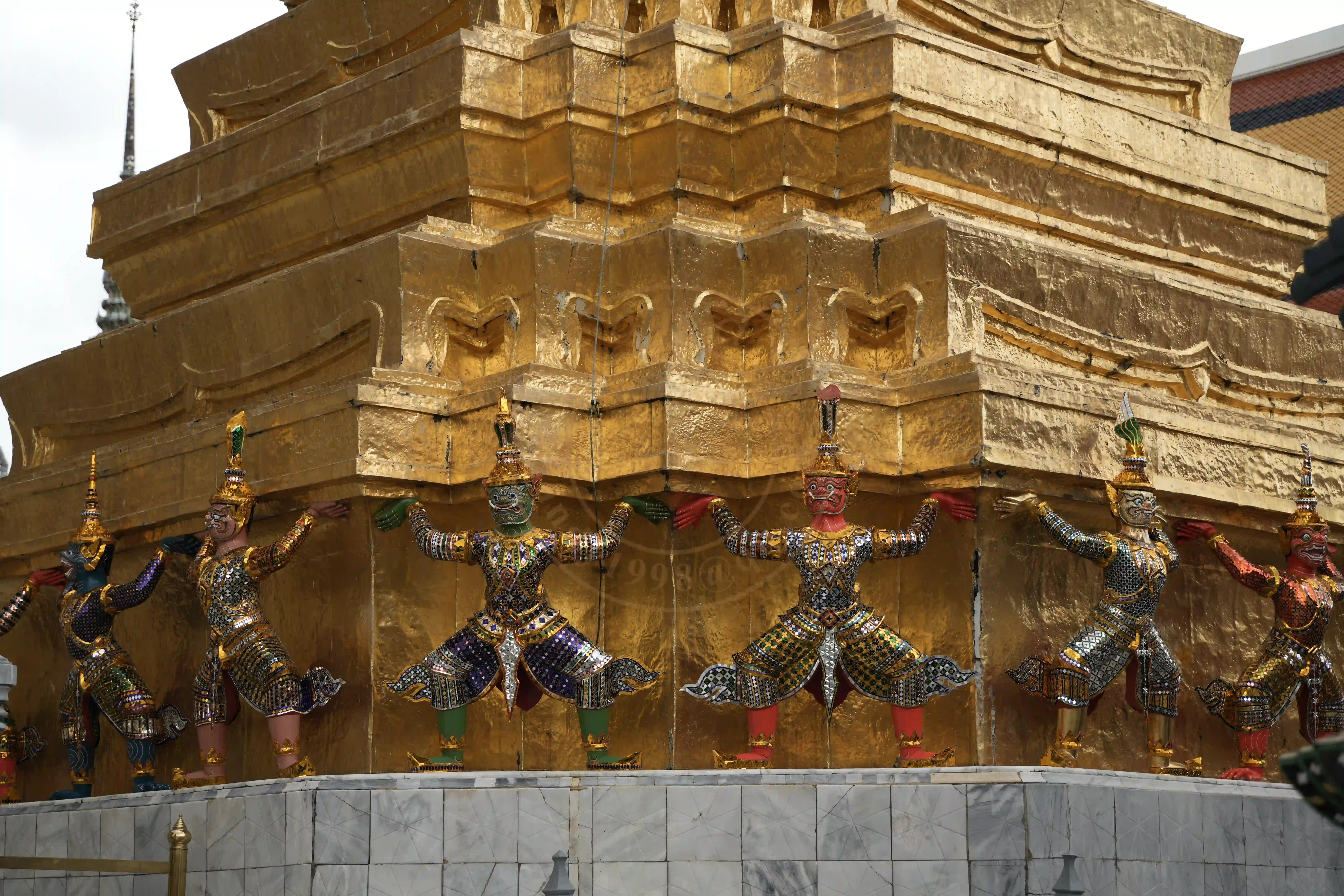 <h2 class='text-xl text-white'></h2>