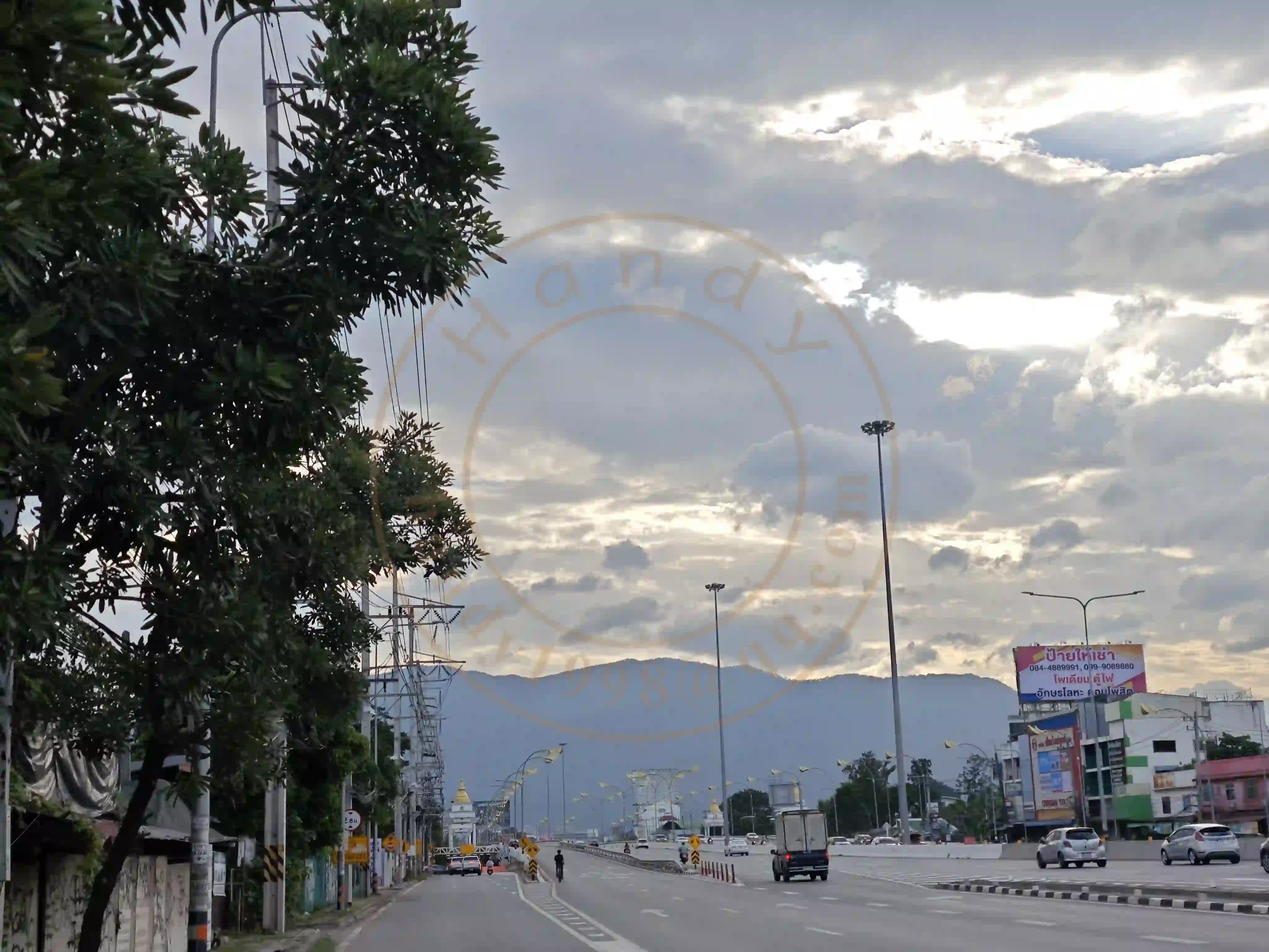 <h2 class='text-xl text-white'></h2>