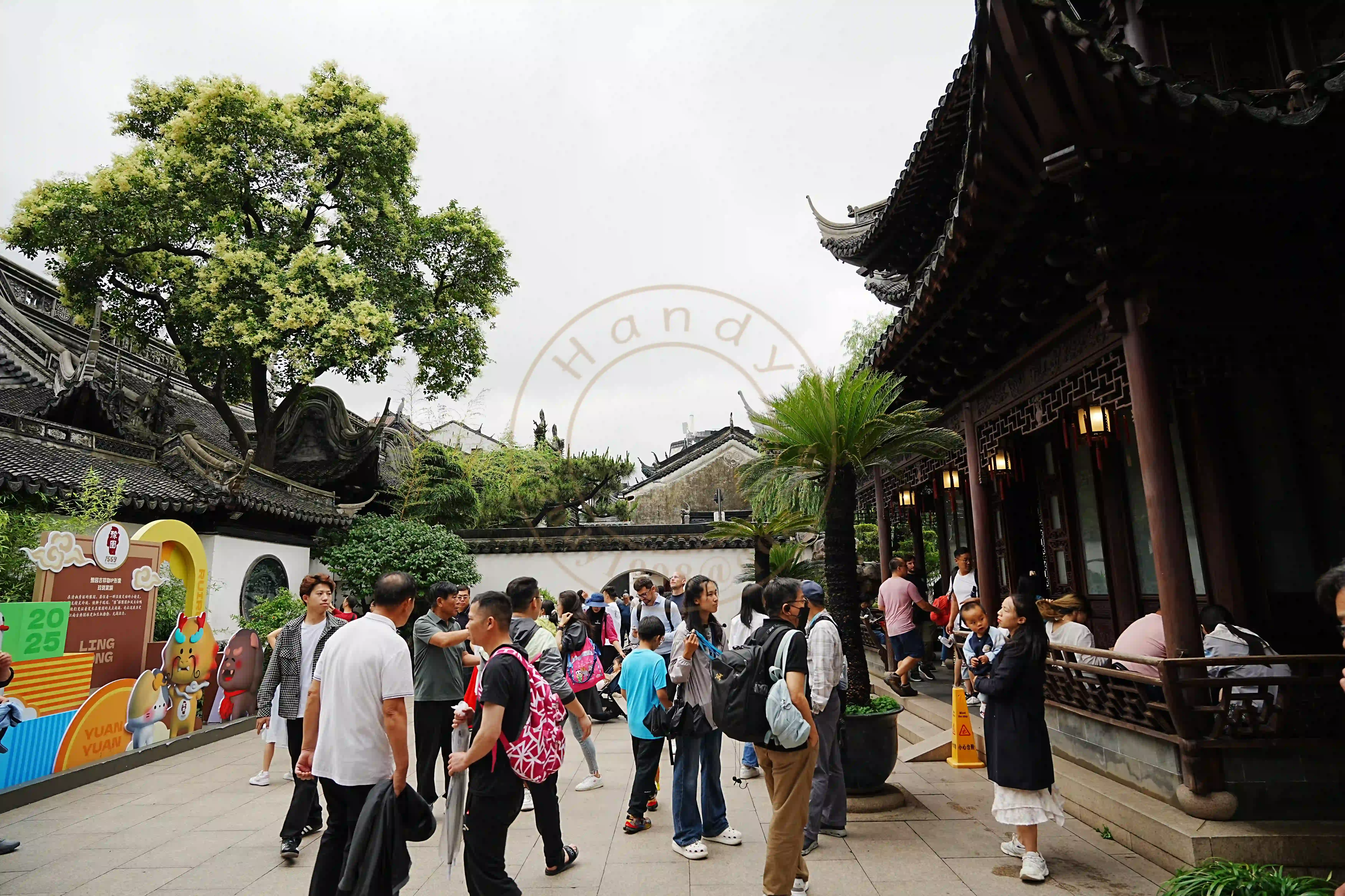 <h2 class='text-xl text-white'></h2>