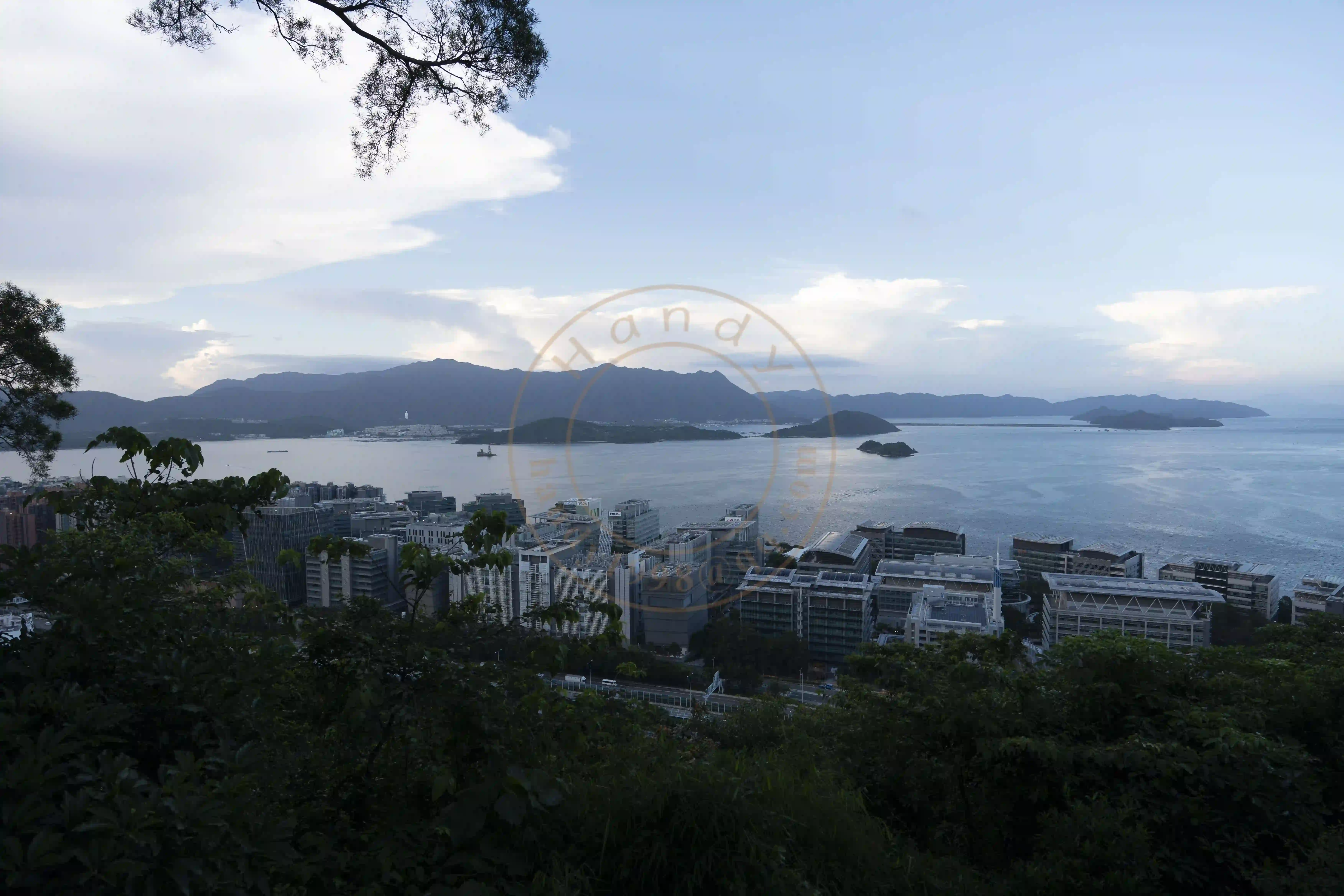 <h2 class='text-xl text-white'></h2>