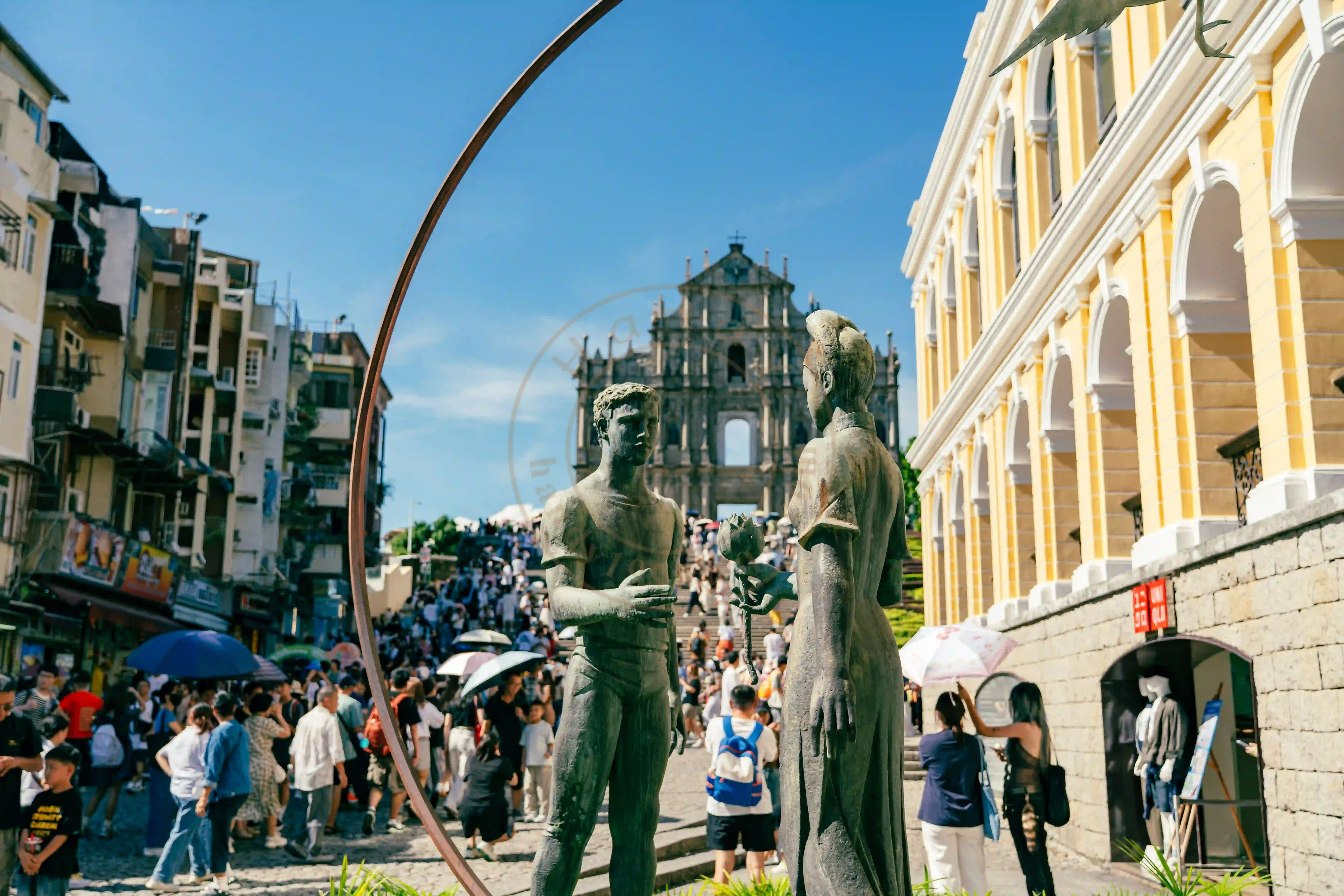 <h2 class='text-xl text-white'></h2>