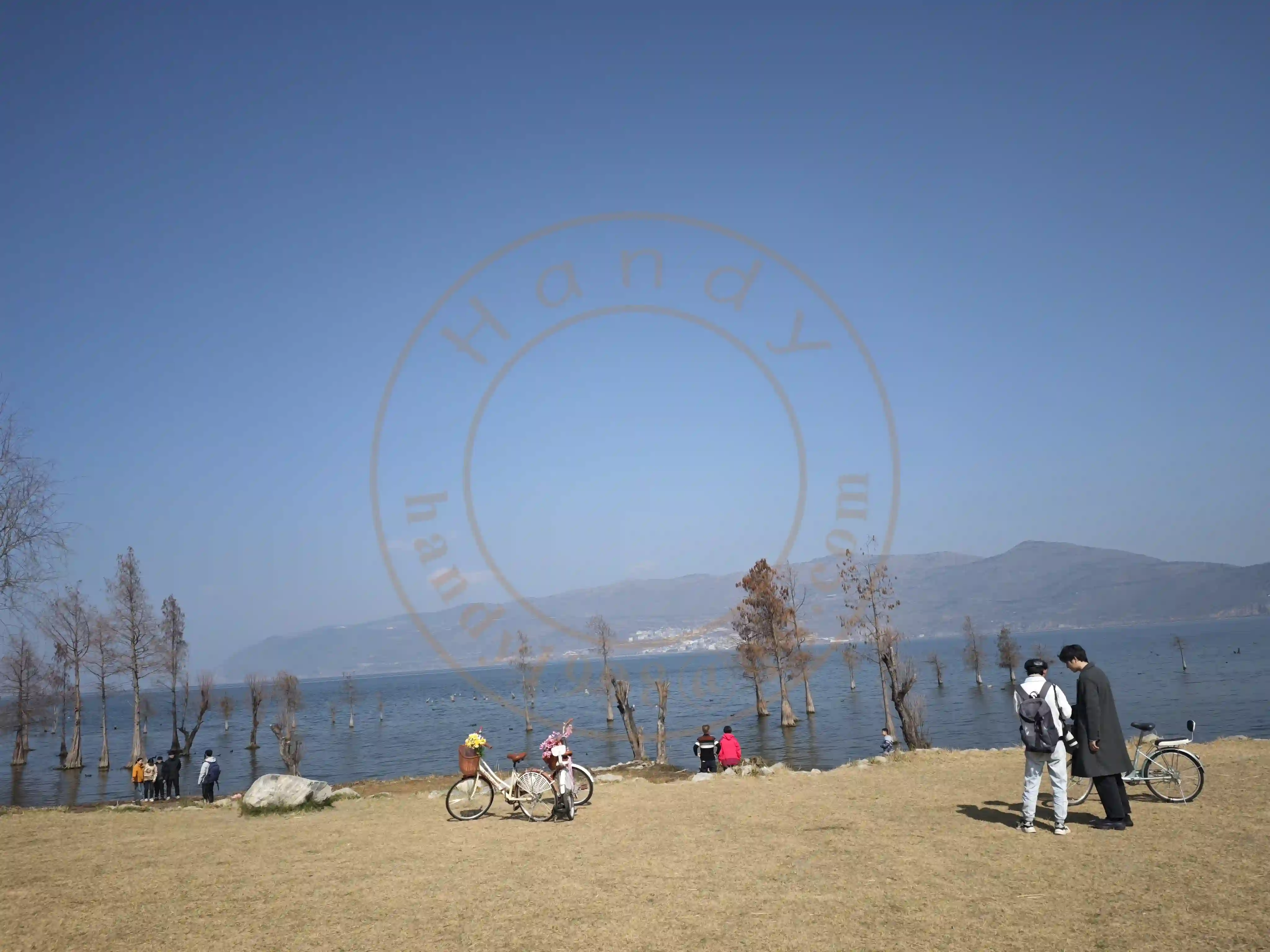 <h2 class='text-xl text-white'></h2>