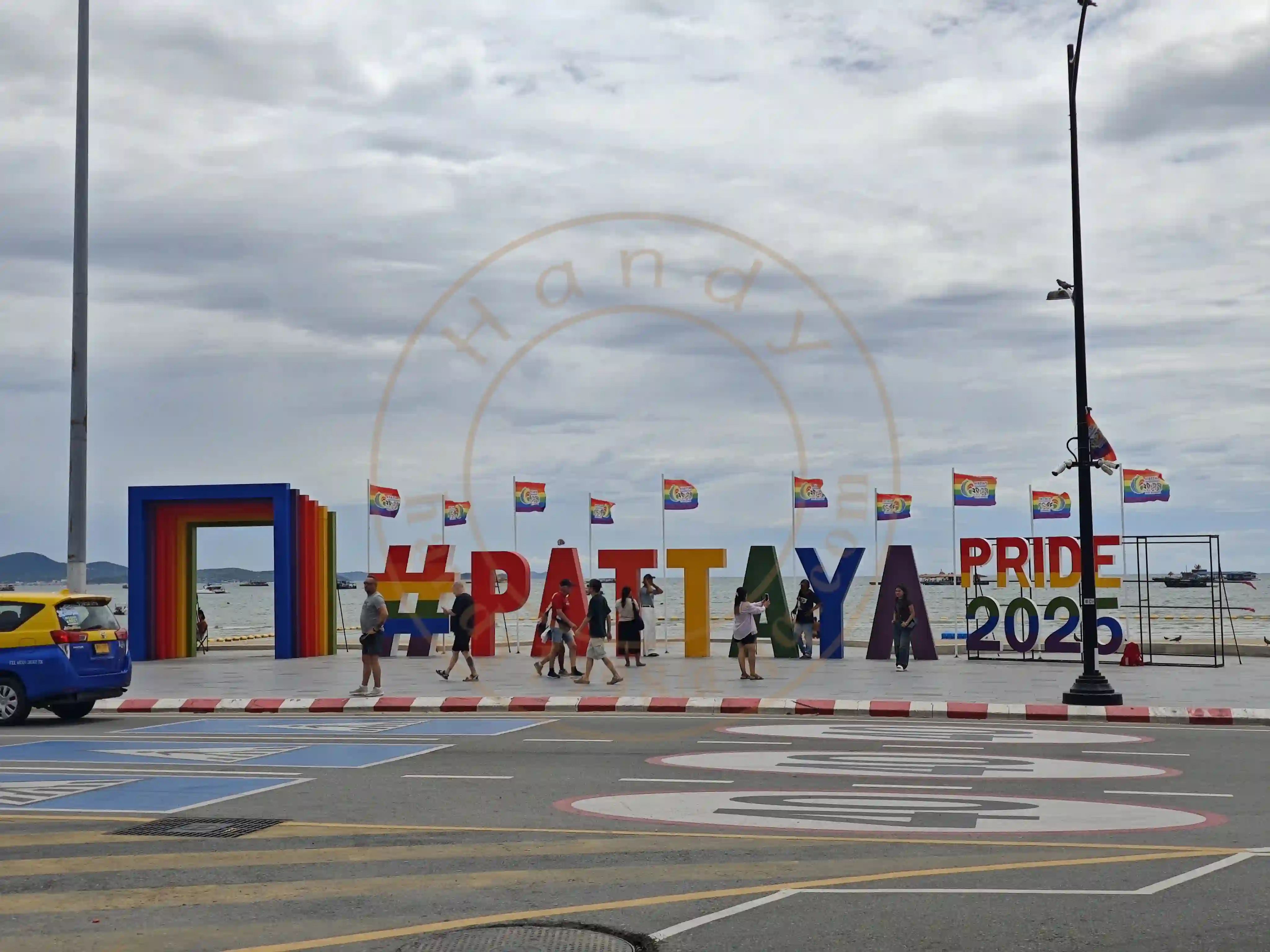 <h2 class='text-xl text-white'></h2>