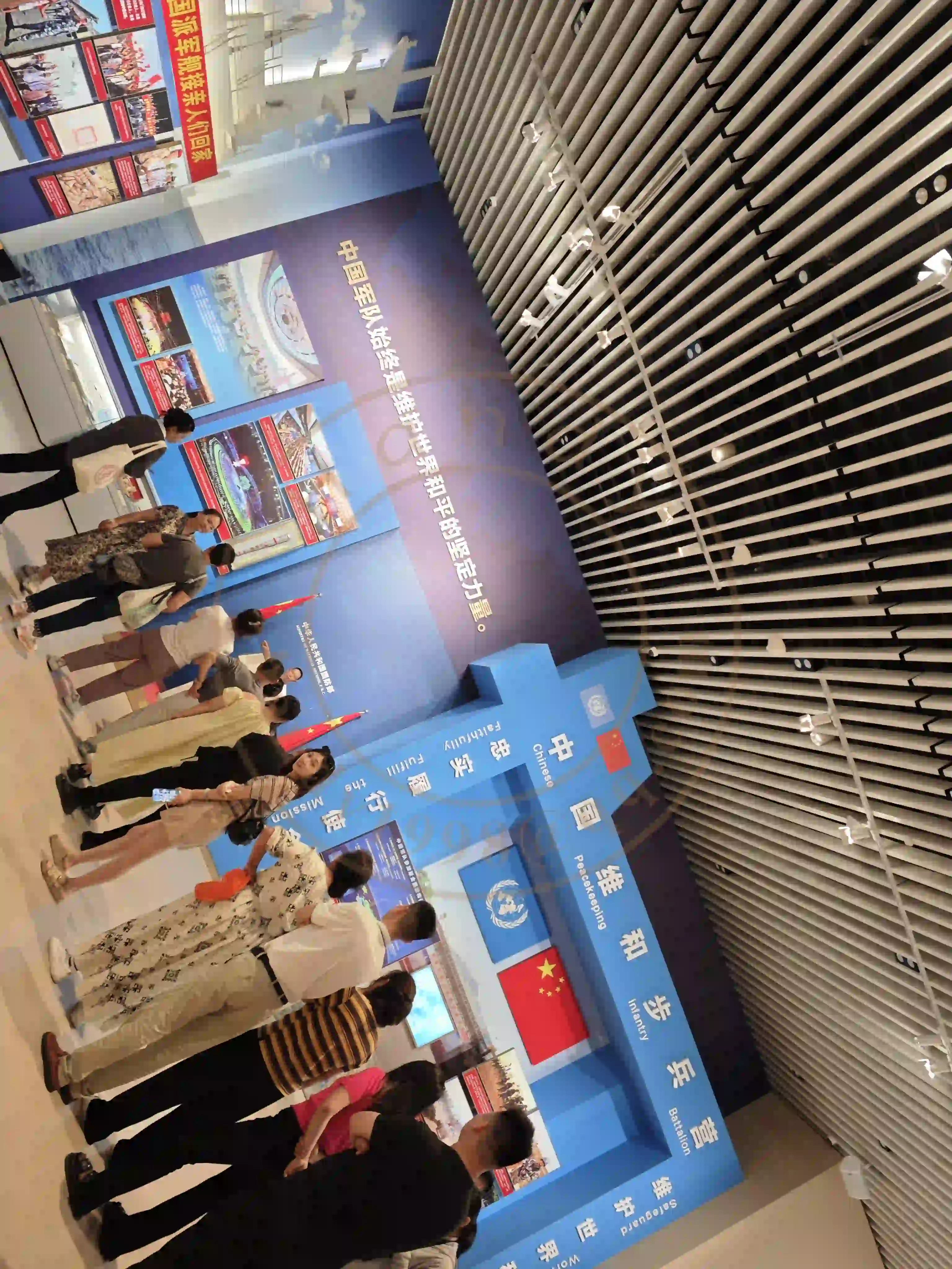 <h2 class='text-xl text-white'></h2>