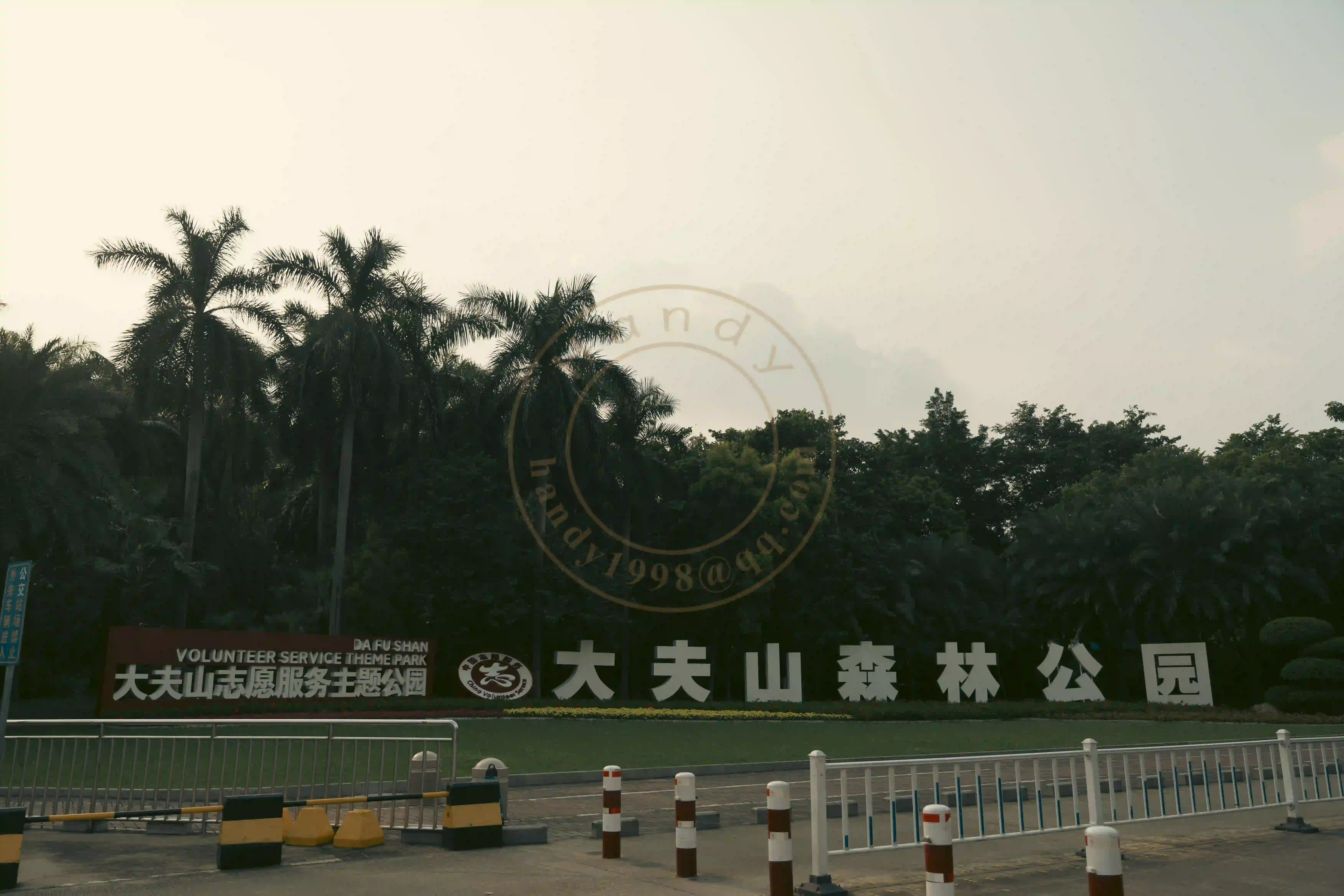 <h2 class='text-xl text-white'></h2>