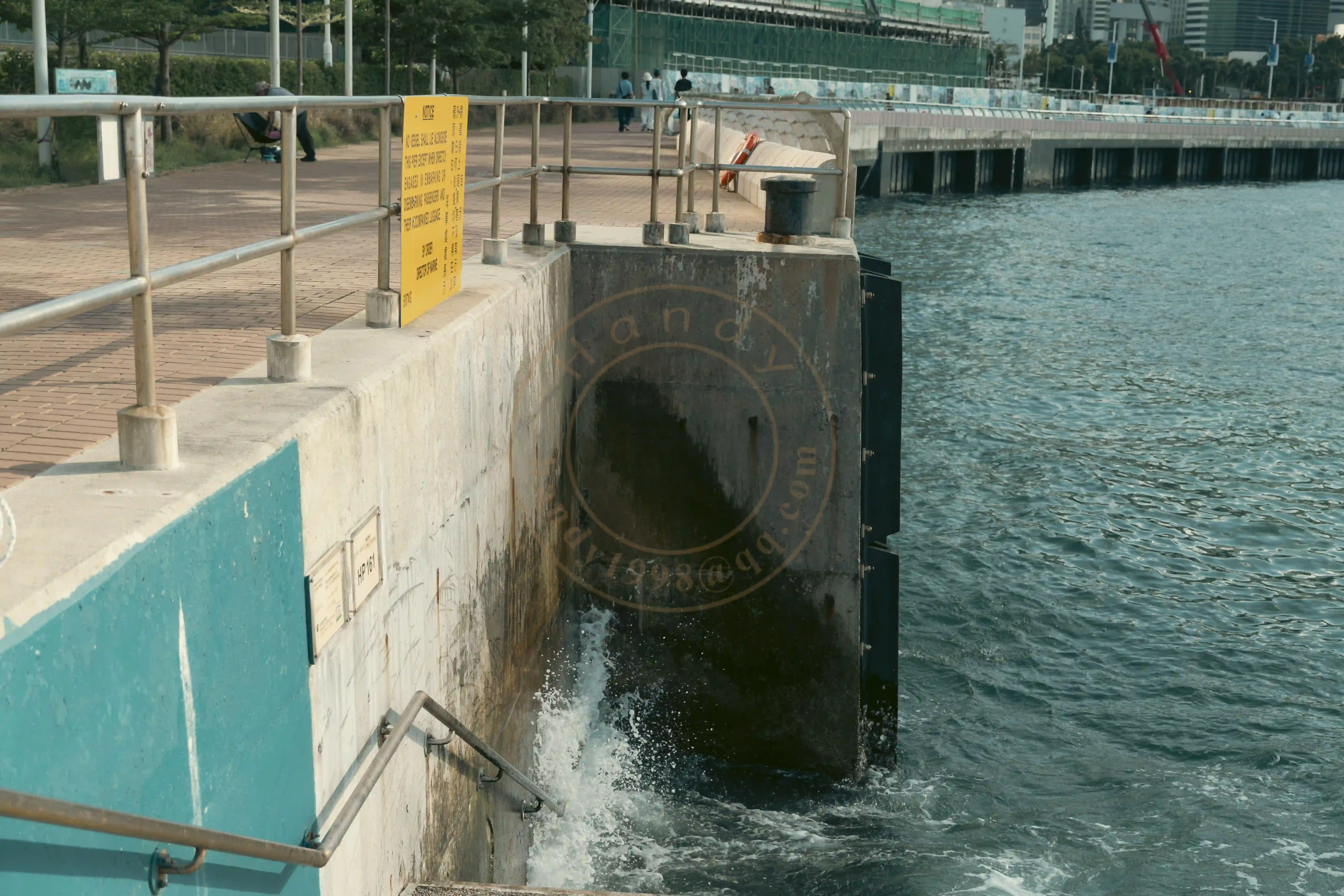 <h2 class='text-xl text-white'></h2>