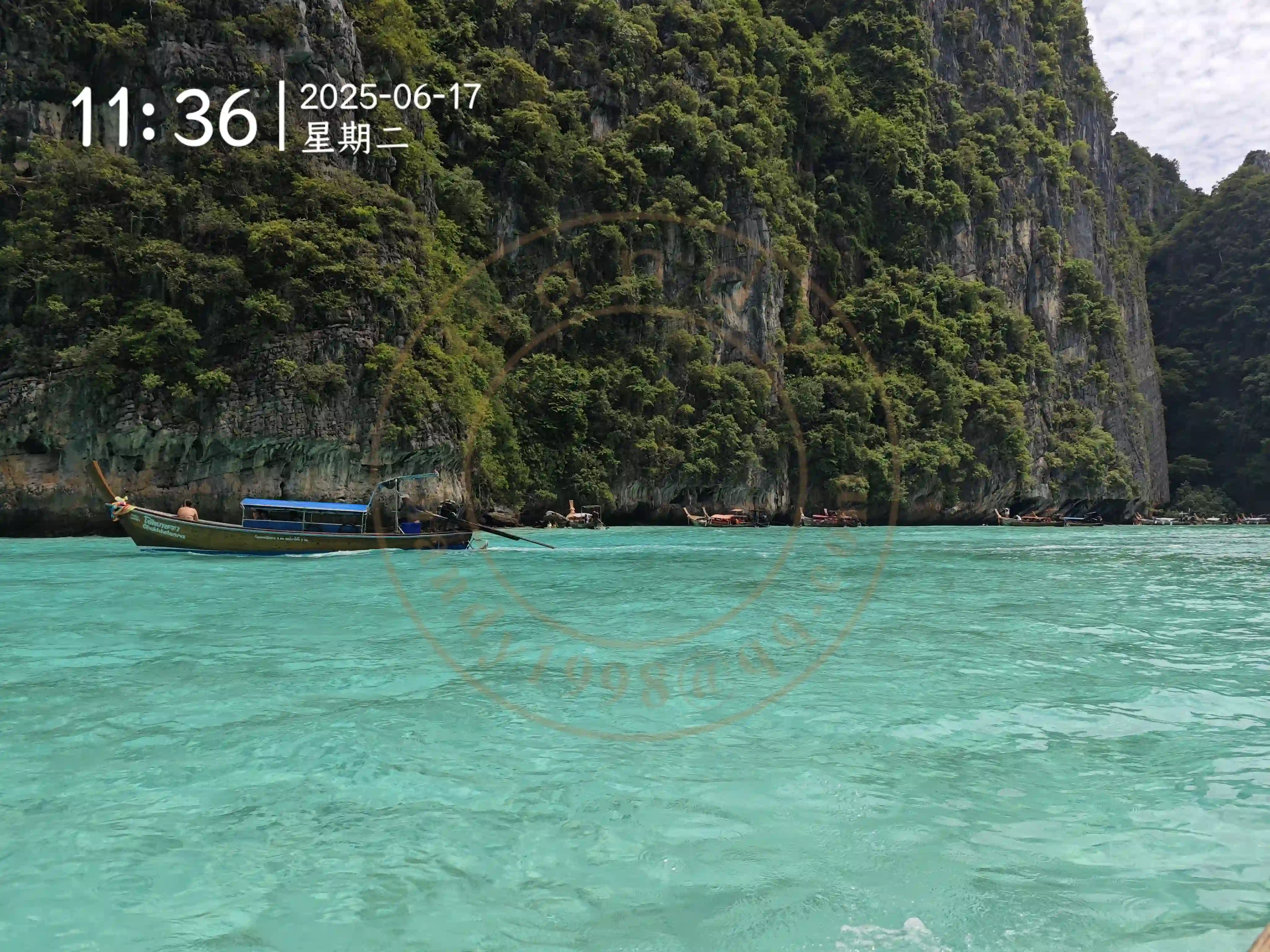 <h2 class='text-xl text-white'></h2>