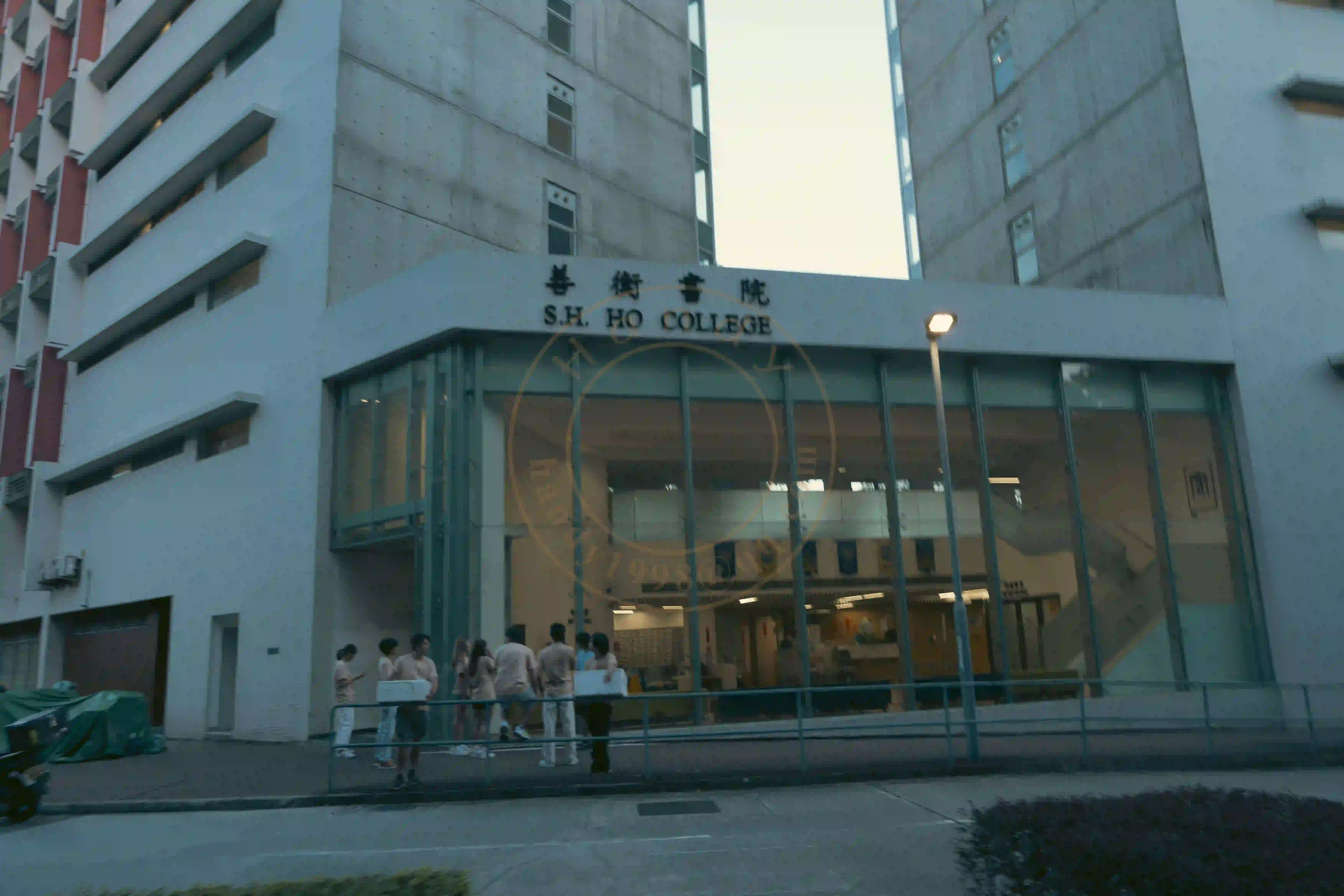 <h2 class='text-xl text-white'></h2>