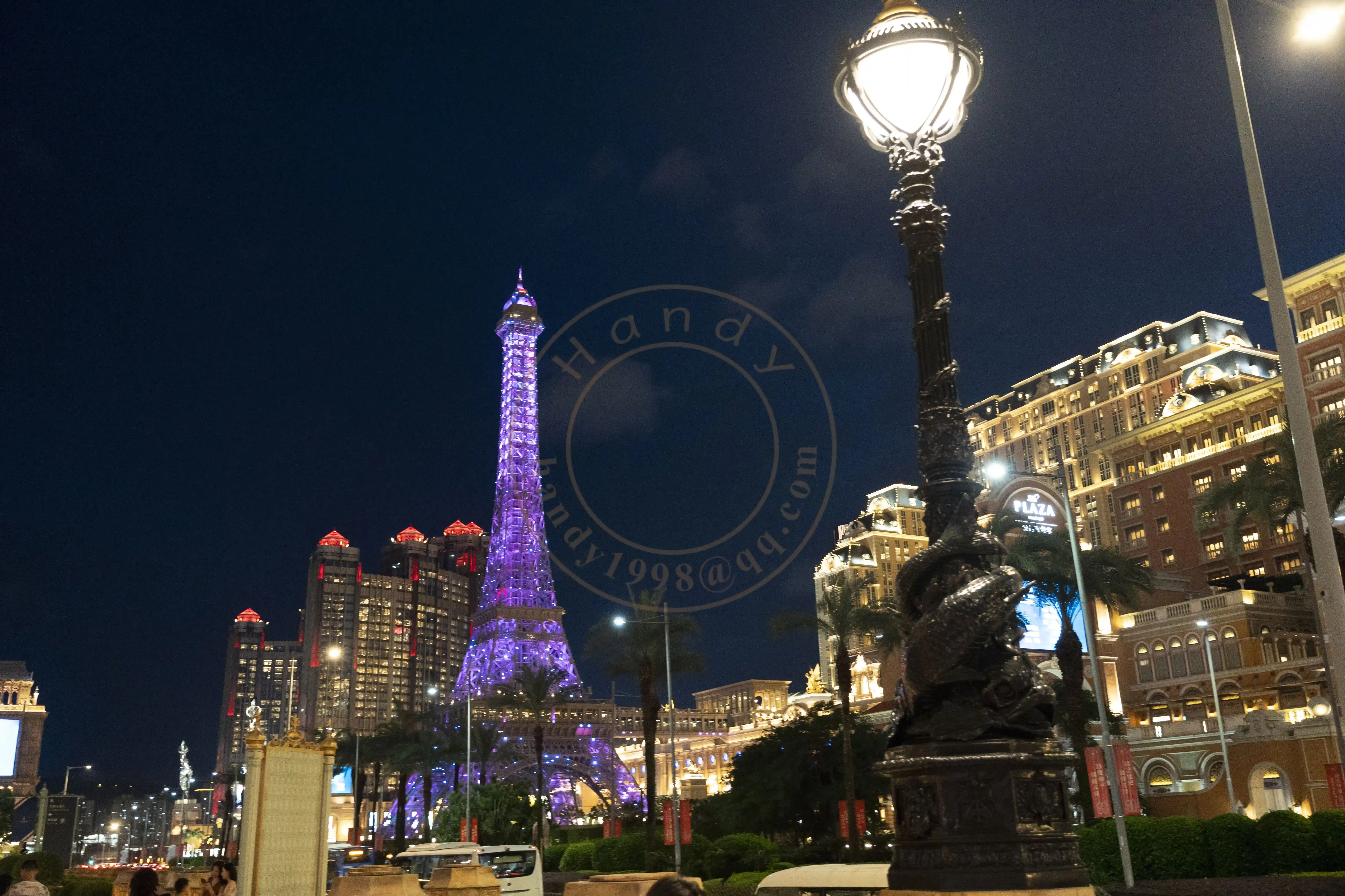 <h2 class='text-xl text-white'></h2>