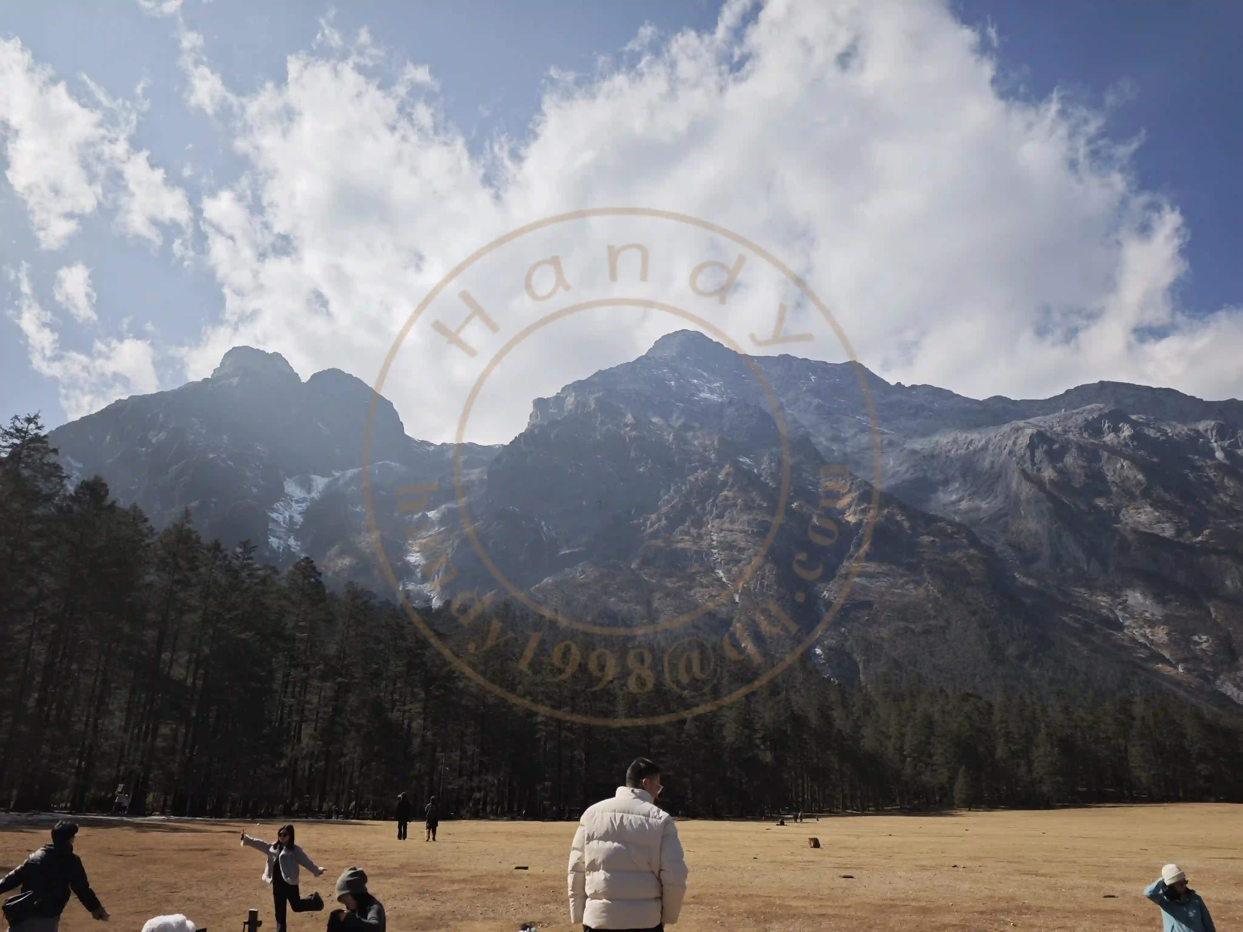 <h2 class='text-xl text-white'></h2>