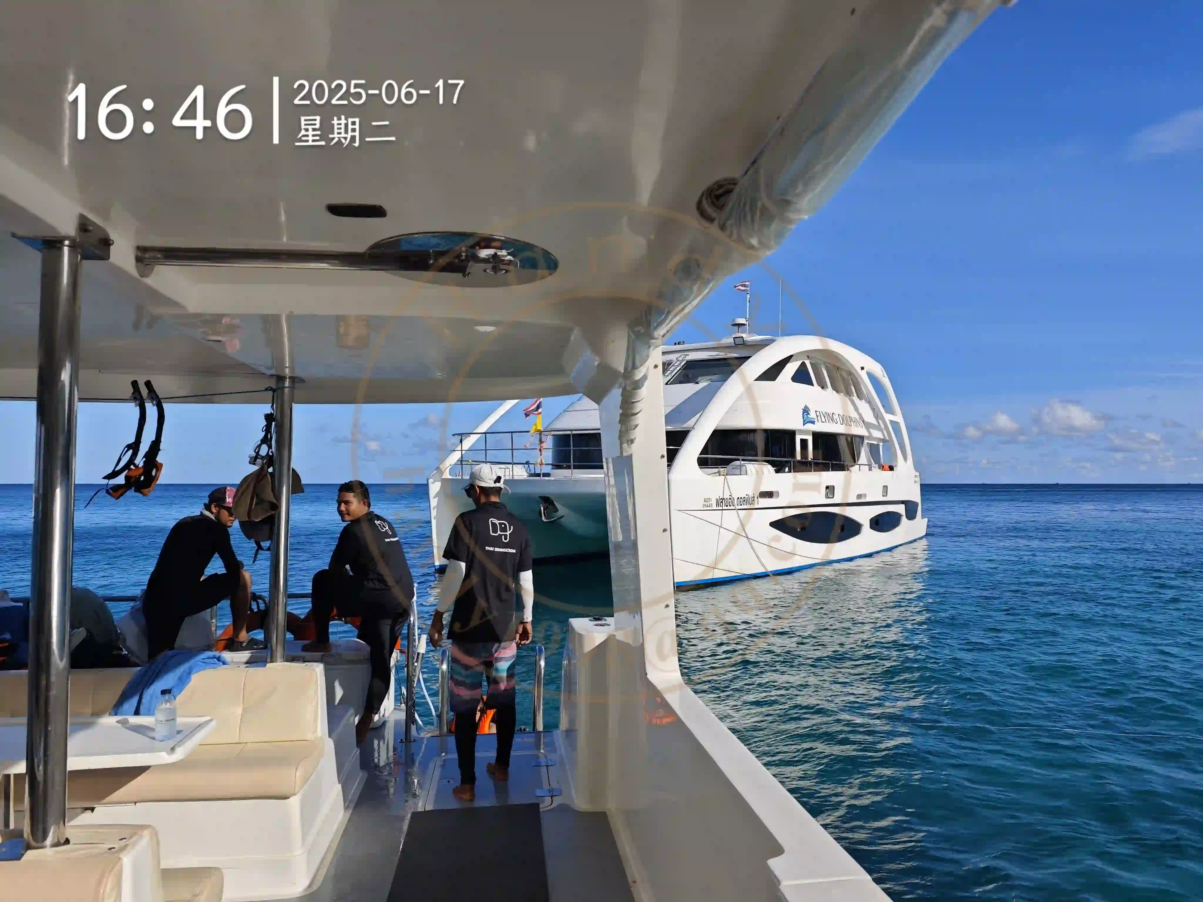 <h2 class='text-xl text-white'></h2>