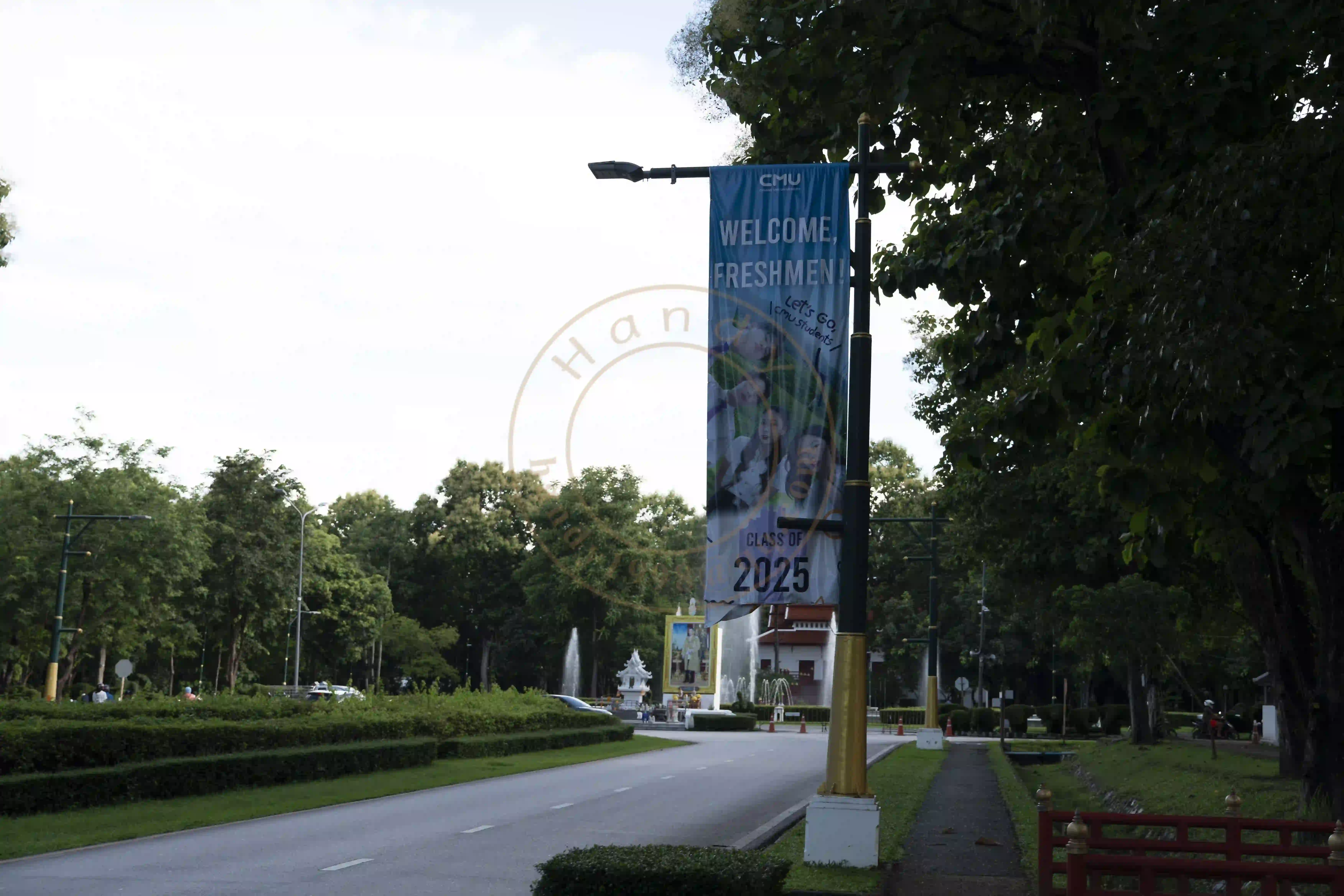 <h2 class='text-xl text-white'></h2>