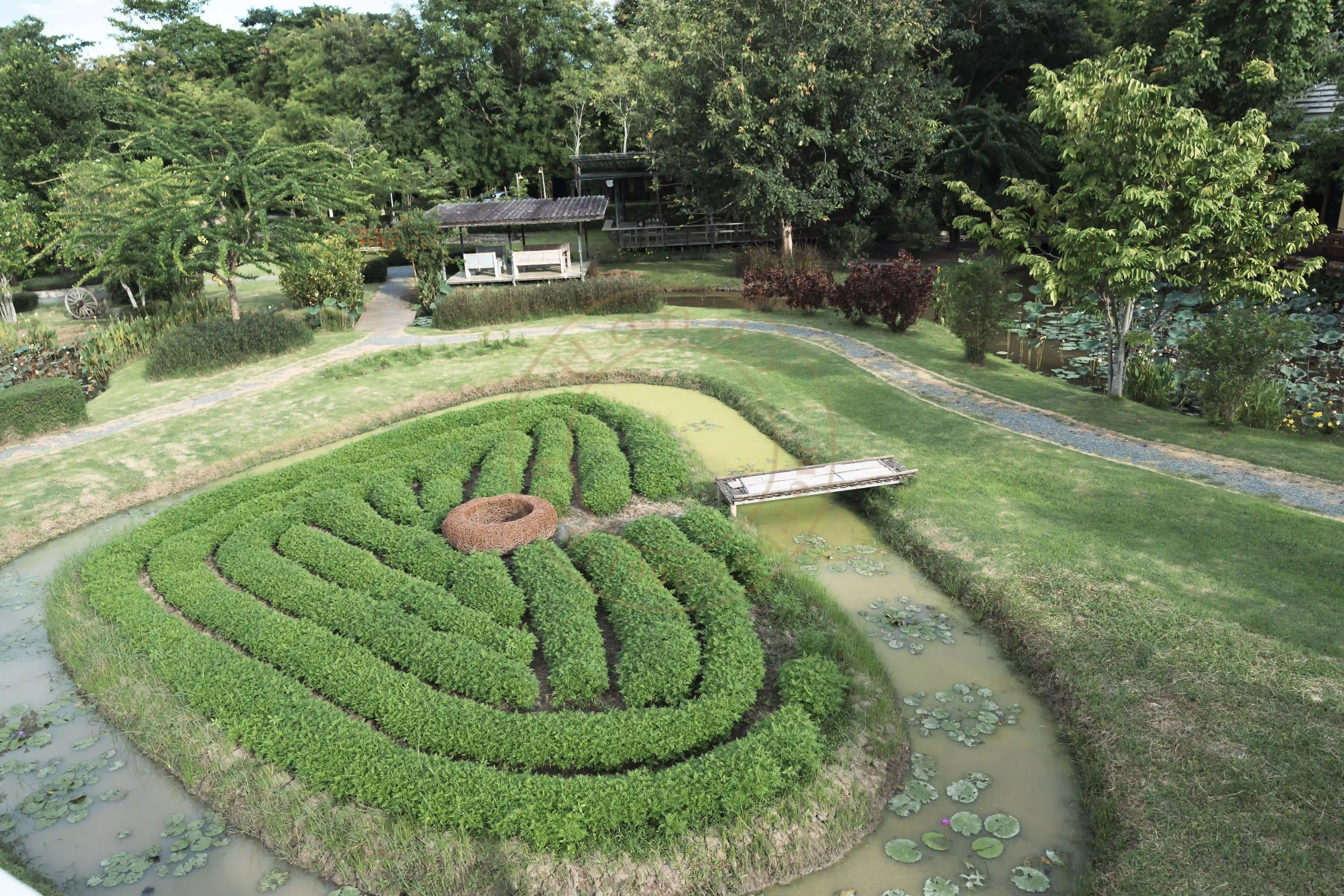 <h2 class='text-xl text-white'></h2>