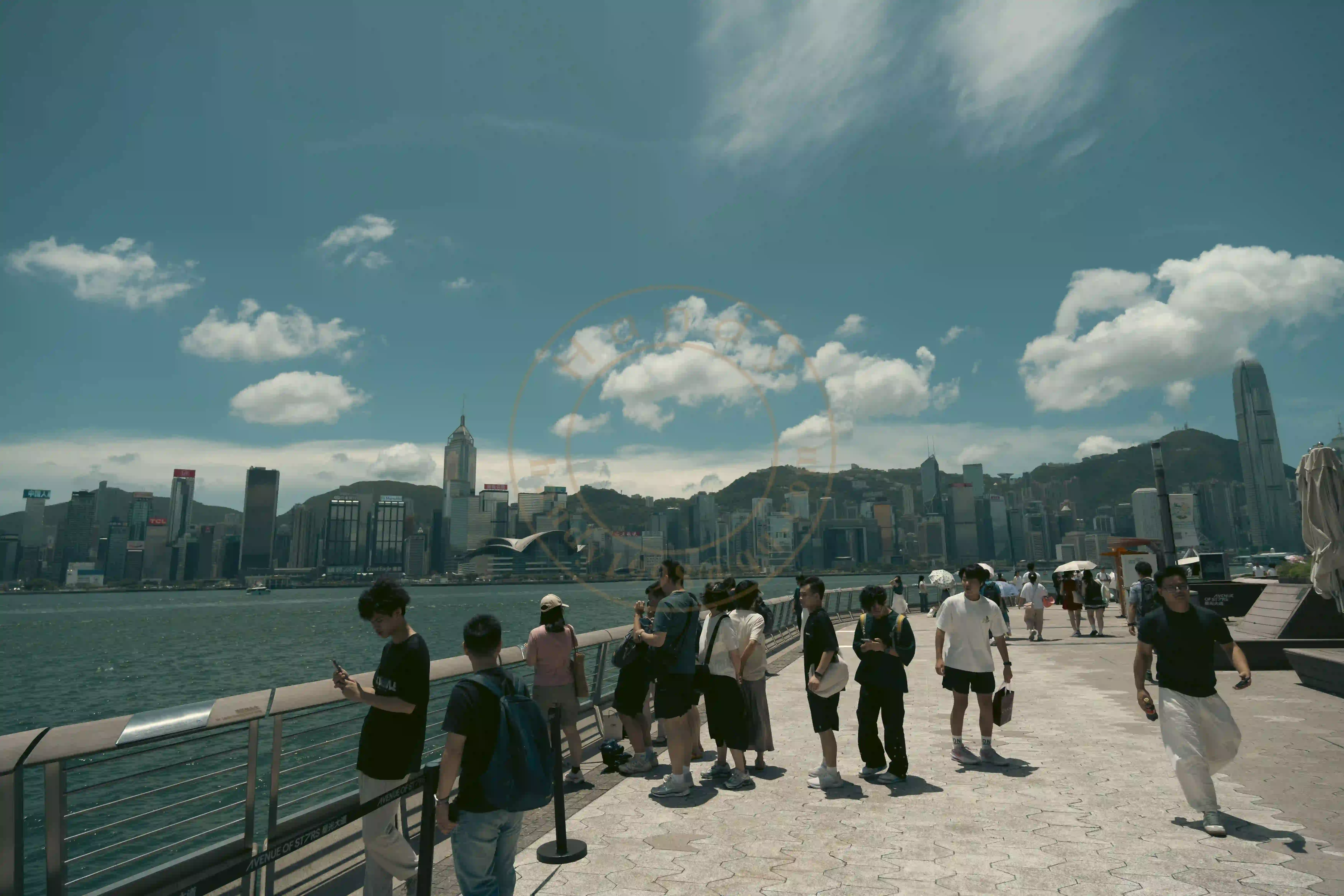 <h2 class='text-xl text-white'></h2>