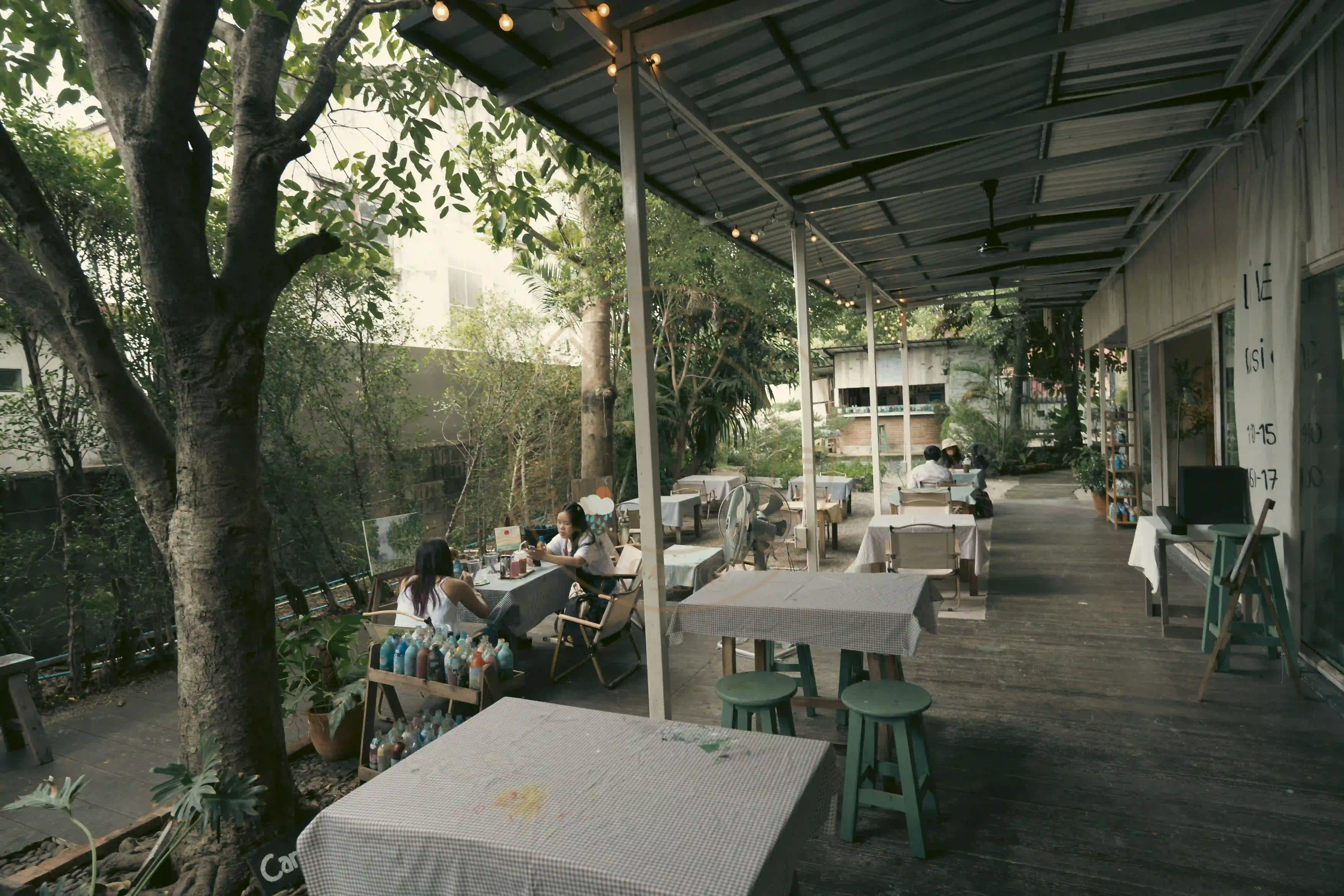 <h2 class='text-xl text-white'></h2>