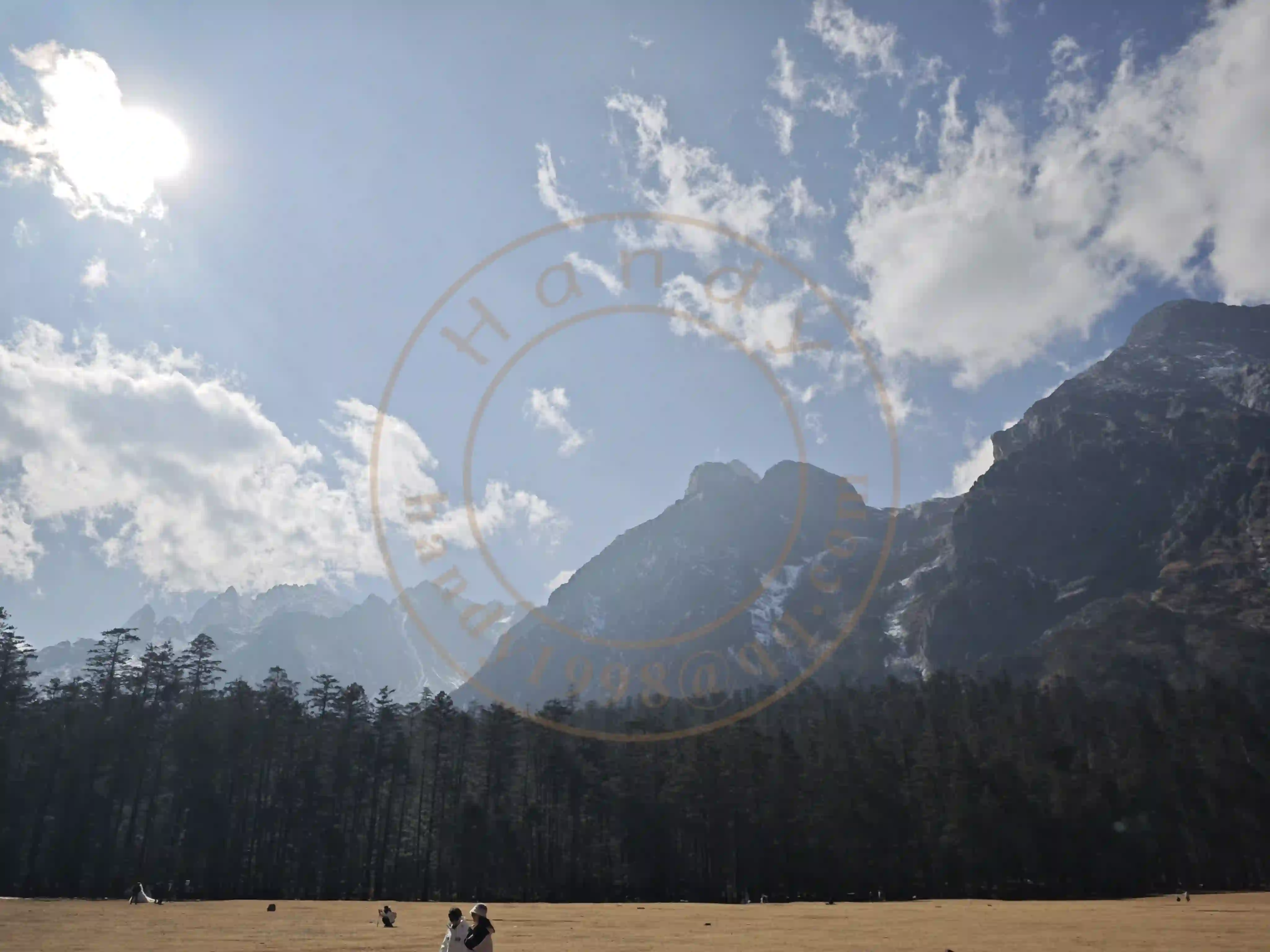 <h2 class='text-xl text-white'></h2>