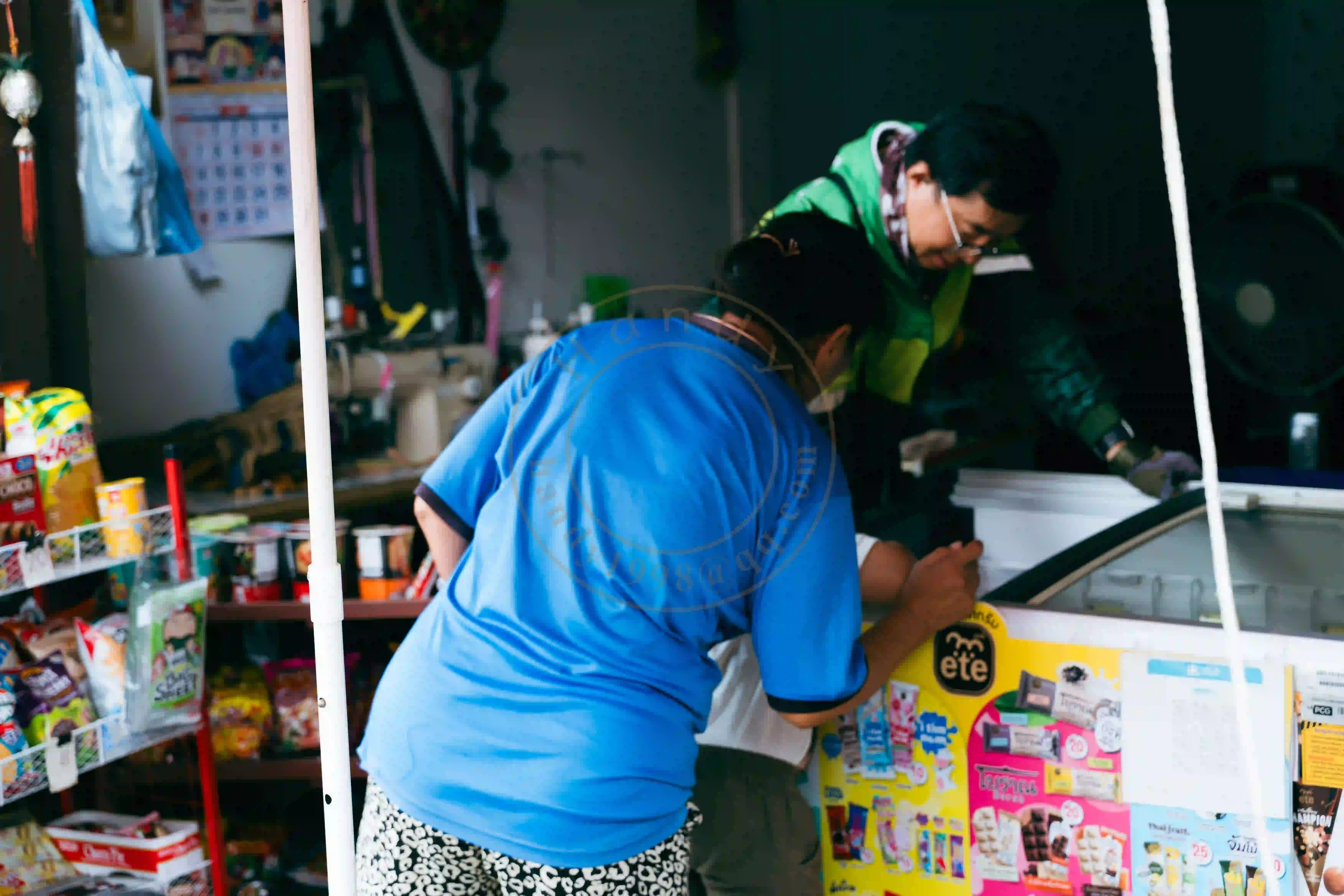 <h2 class='text-xl text-white'></h2>