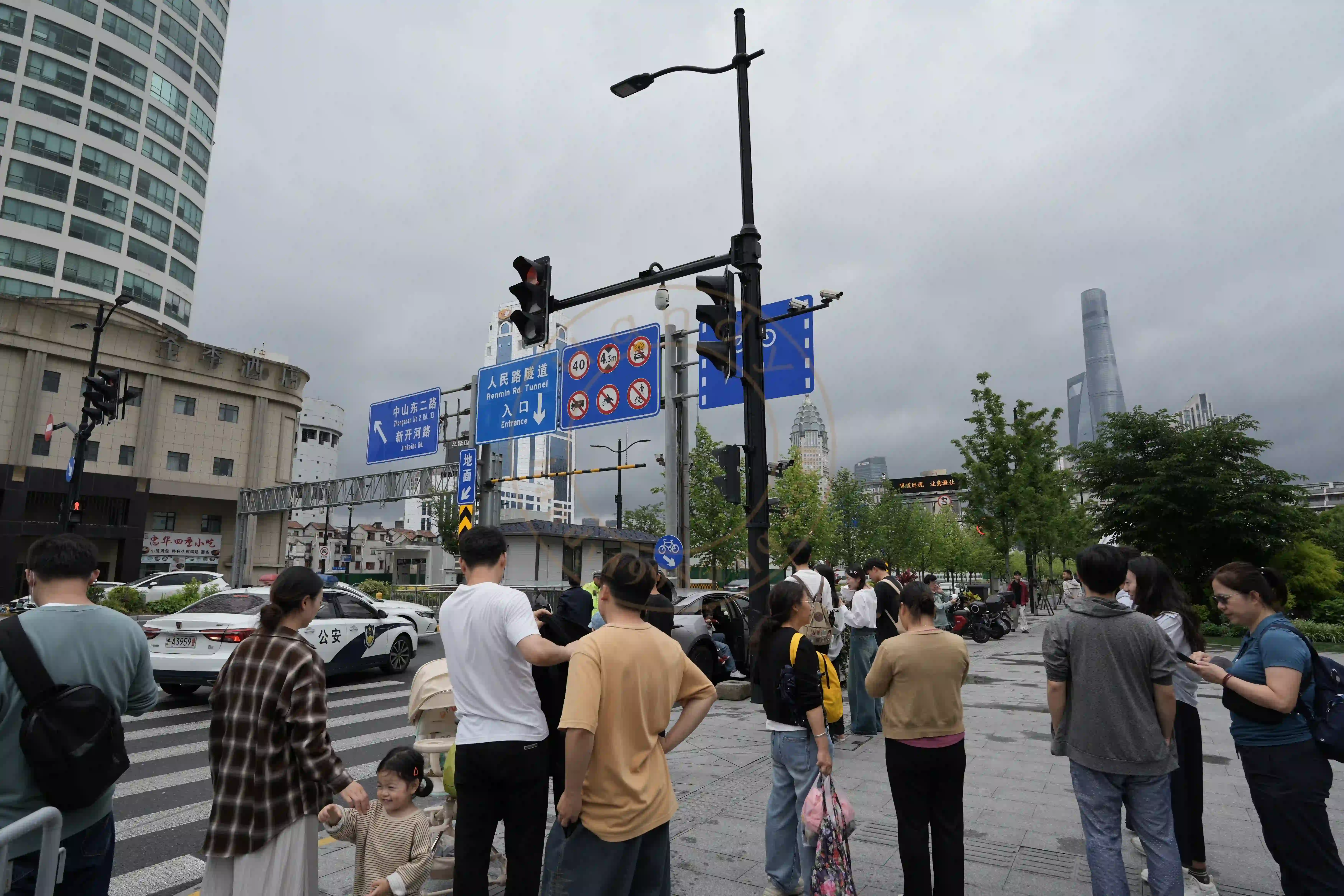 <h2 class='text-xl text-white'></h2>