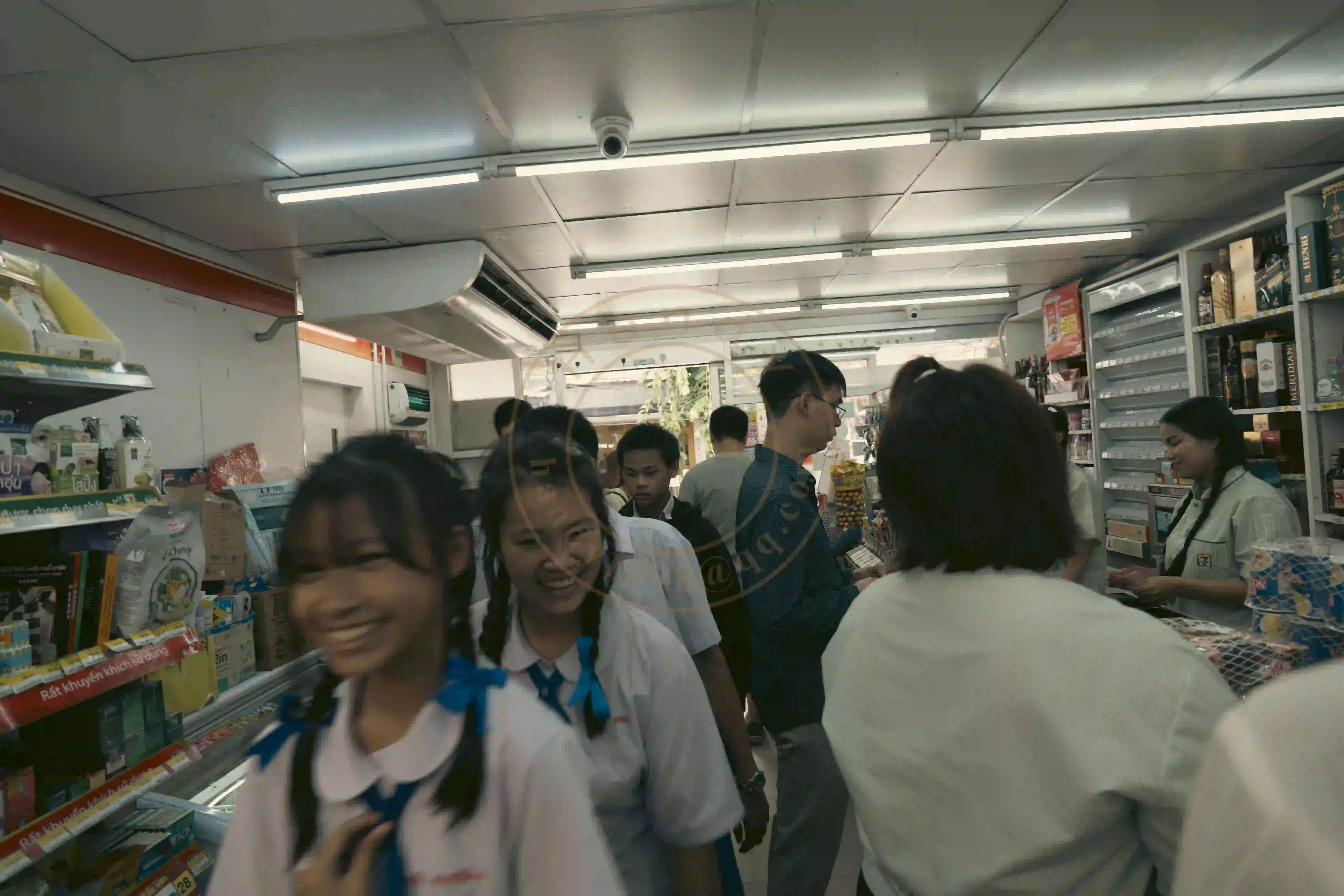 <h2 class='text-xl text-white'></h2>